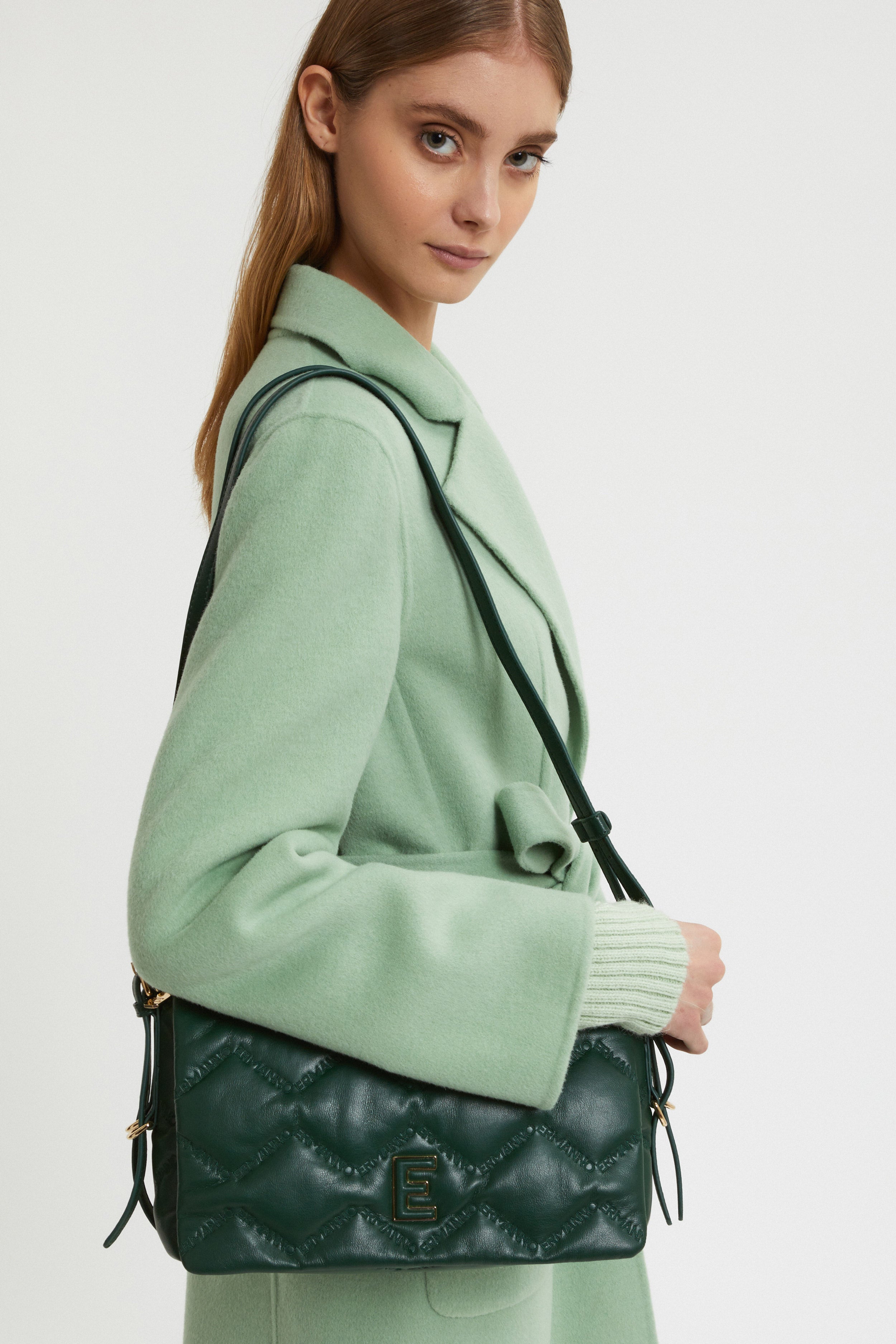 Image of SAC MATELASSÉ AVEC LOGO ET BANDOULIÈRE