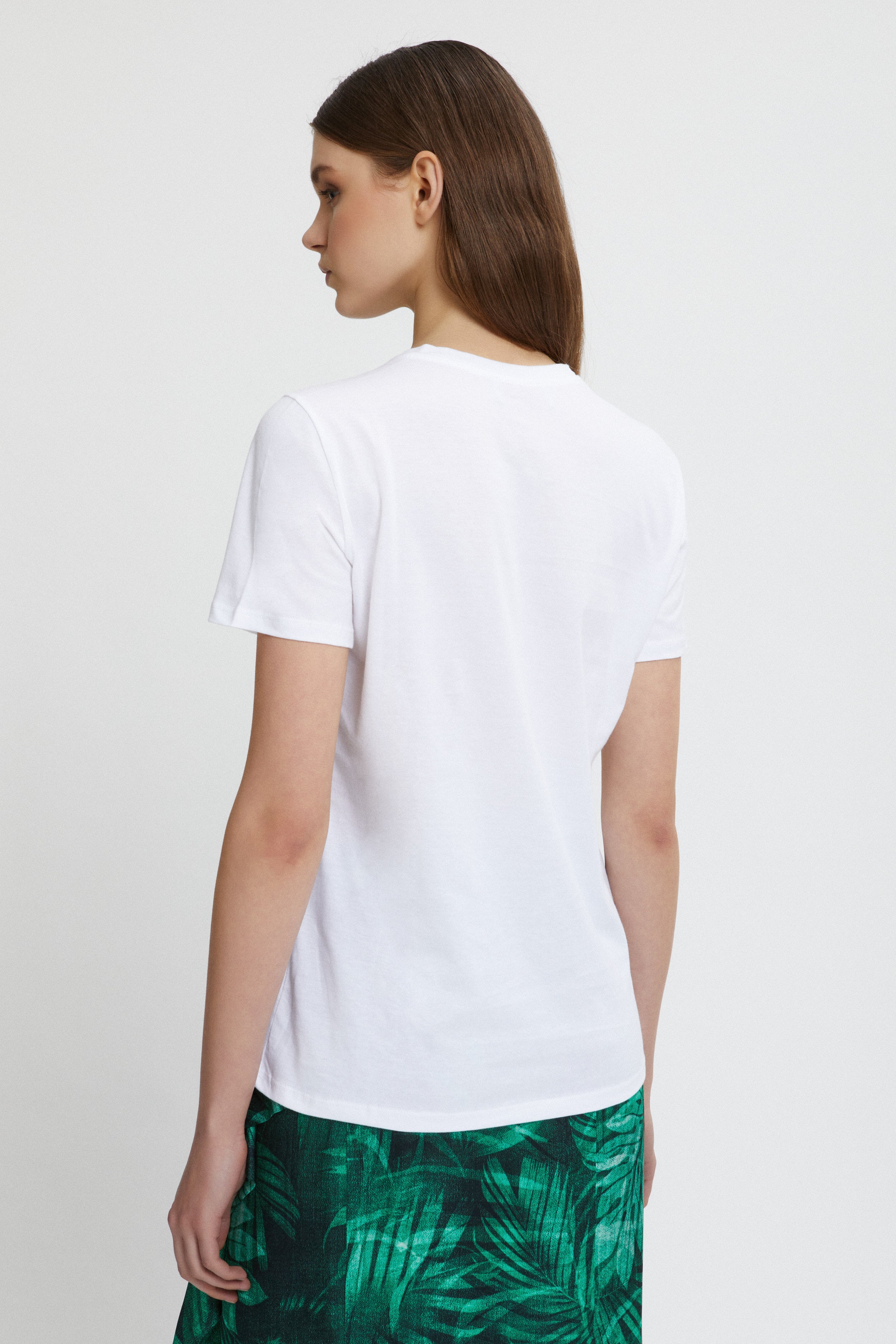 T-SHIRT AVEC IMPRIMÉ À FEUILLES TROPICALS ET LOGO