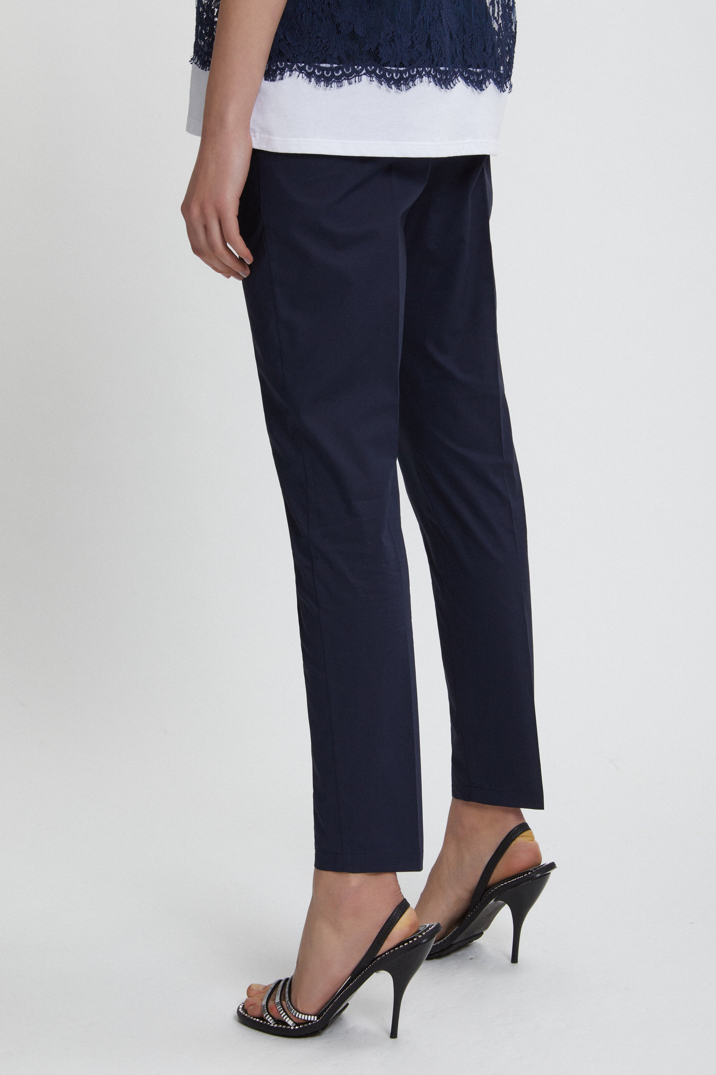 PANTALONI IN POPELINE CON ELASTICO LOGATO