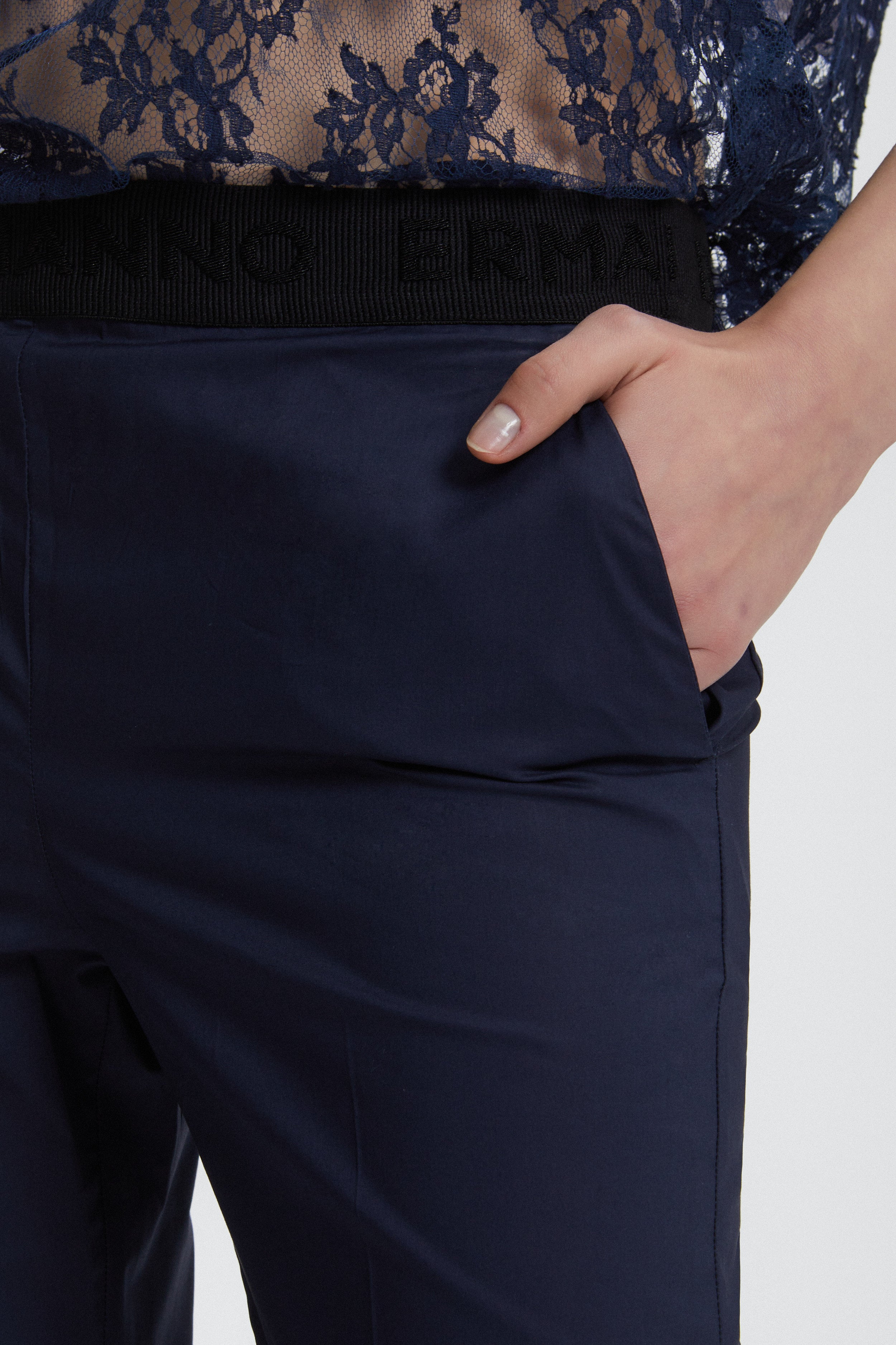 PANTALONI IN POPELINE CON ELASTICO LOGATO