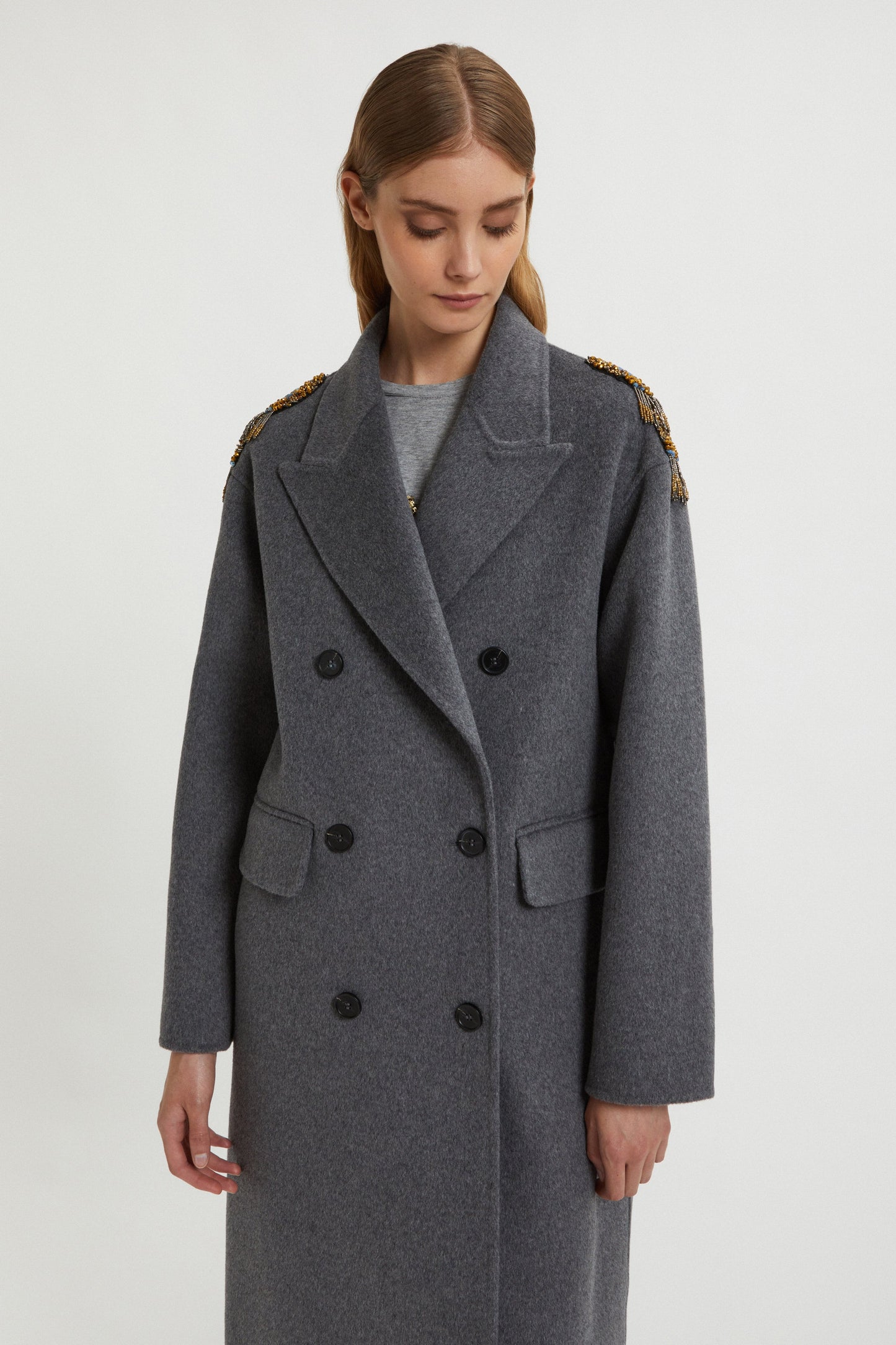 COAT WITH SHOULDER APPLICATION