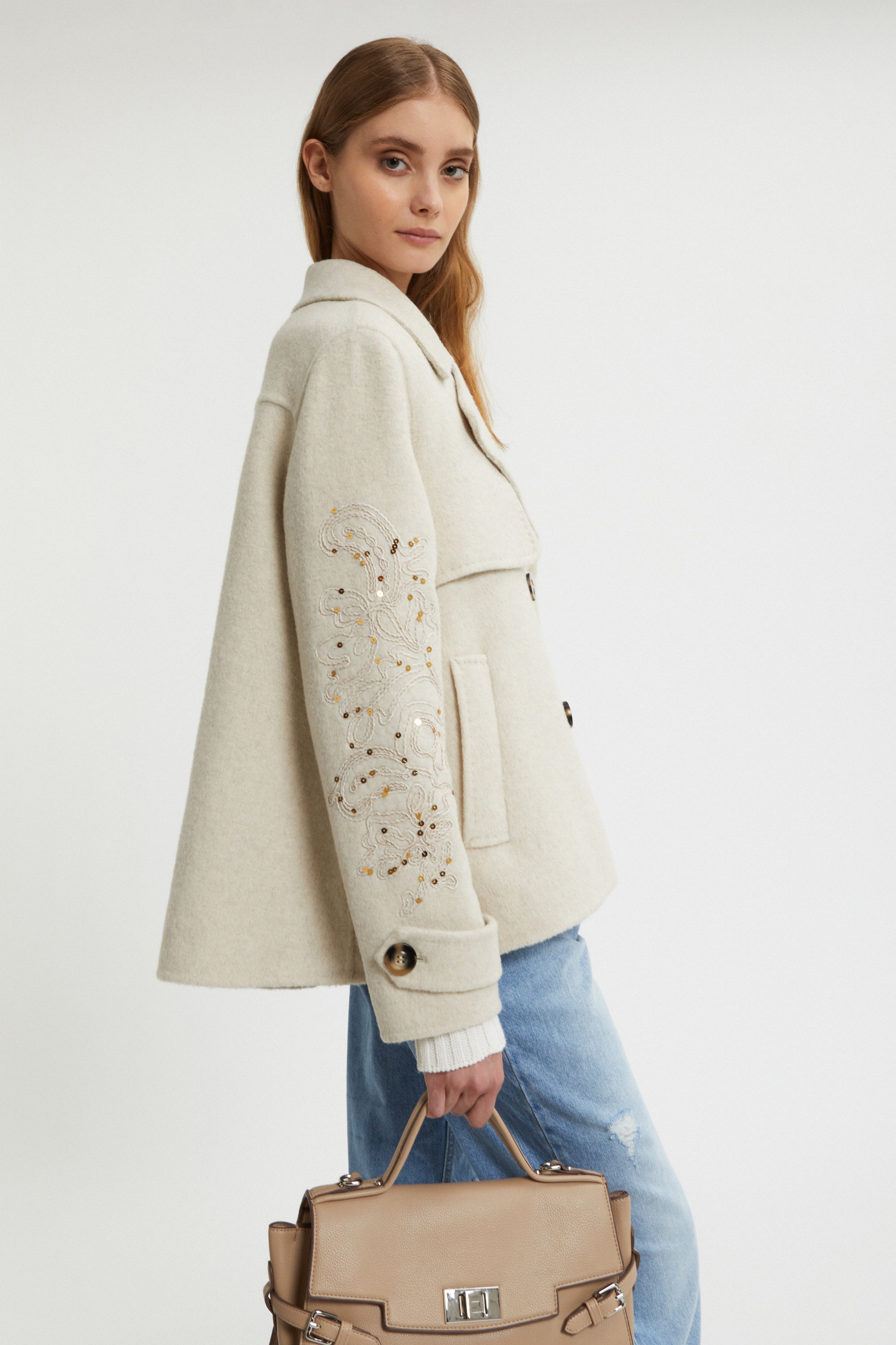 Image of VESTE EN TISSU DOUBLE AVEC MANCHES BRODES