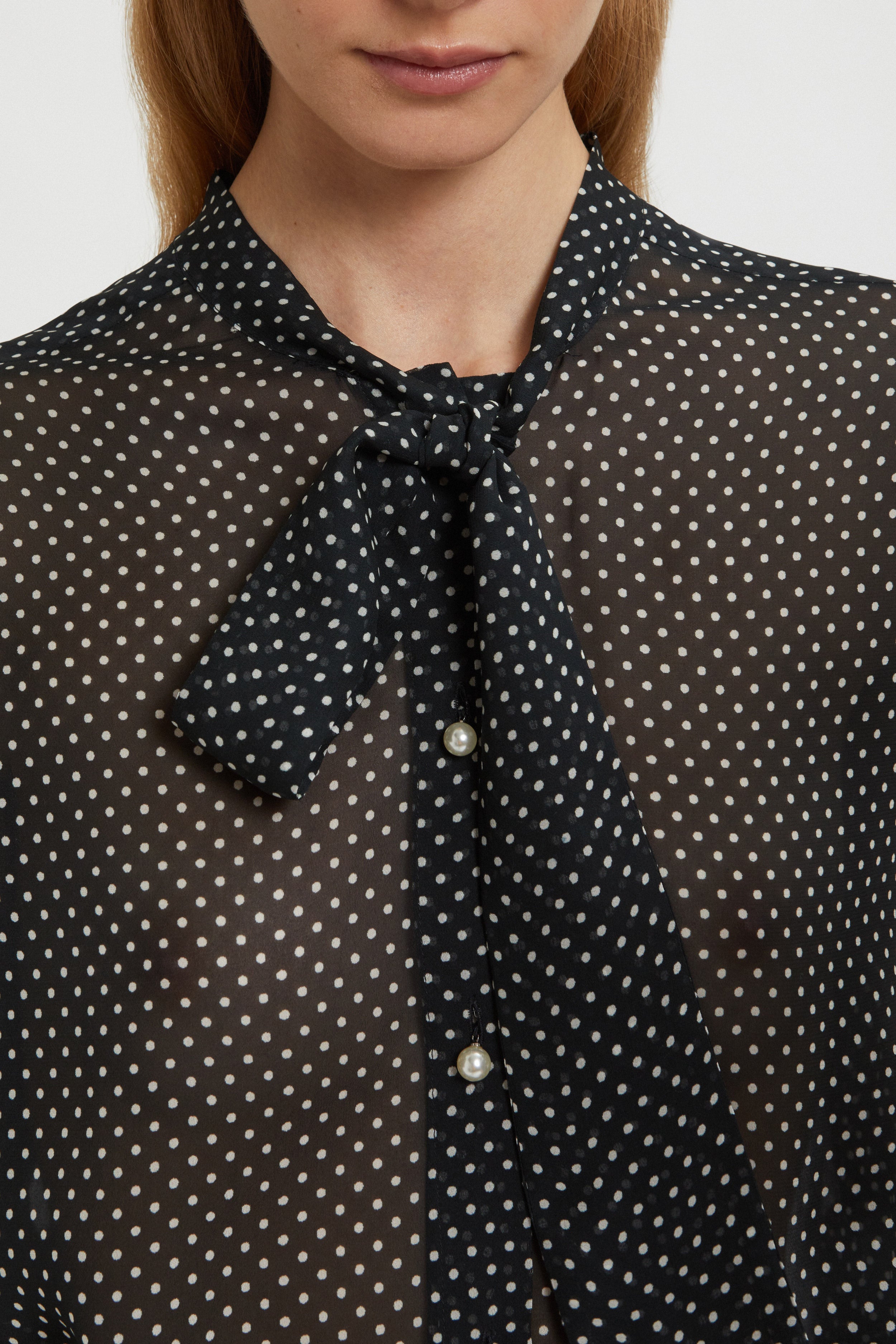 CHEMISE  À POIS AVEC NOEUD AU COL