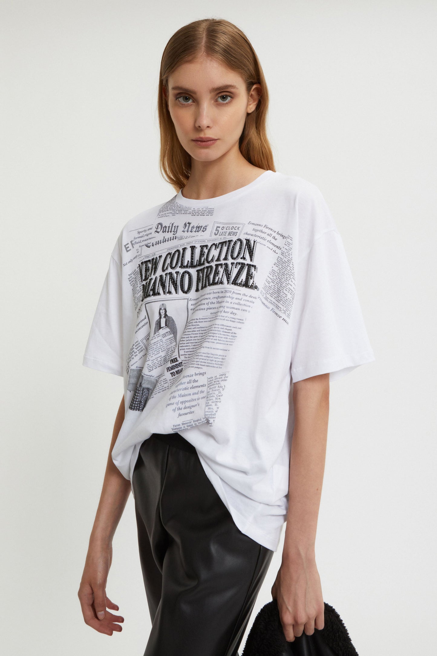 TSHIRT CON STAMPA GIORNALE E CRISTALLI