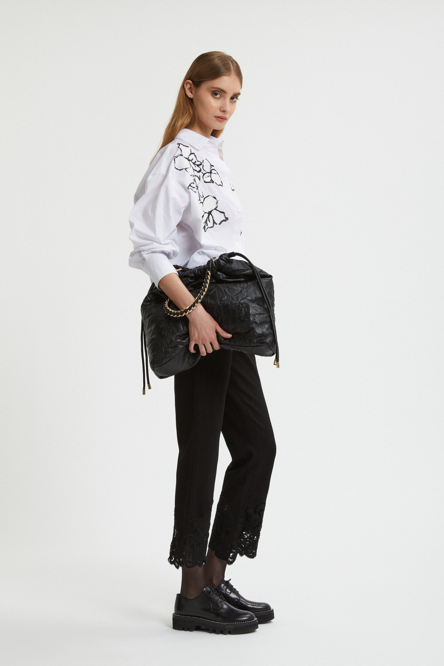 FIVE-POCKETS CROPPED PANTS WITH LACE ON THE BOTTOM