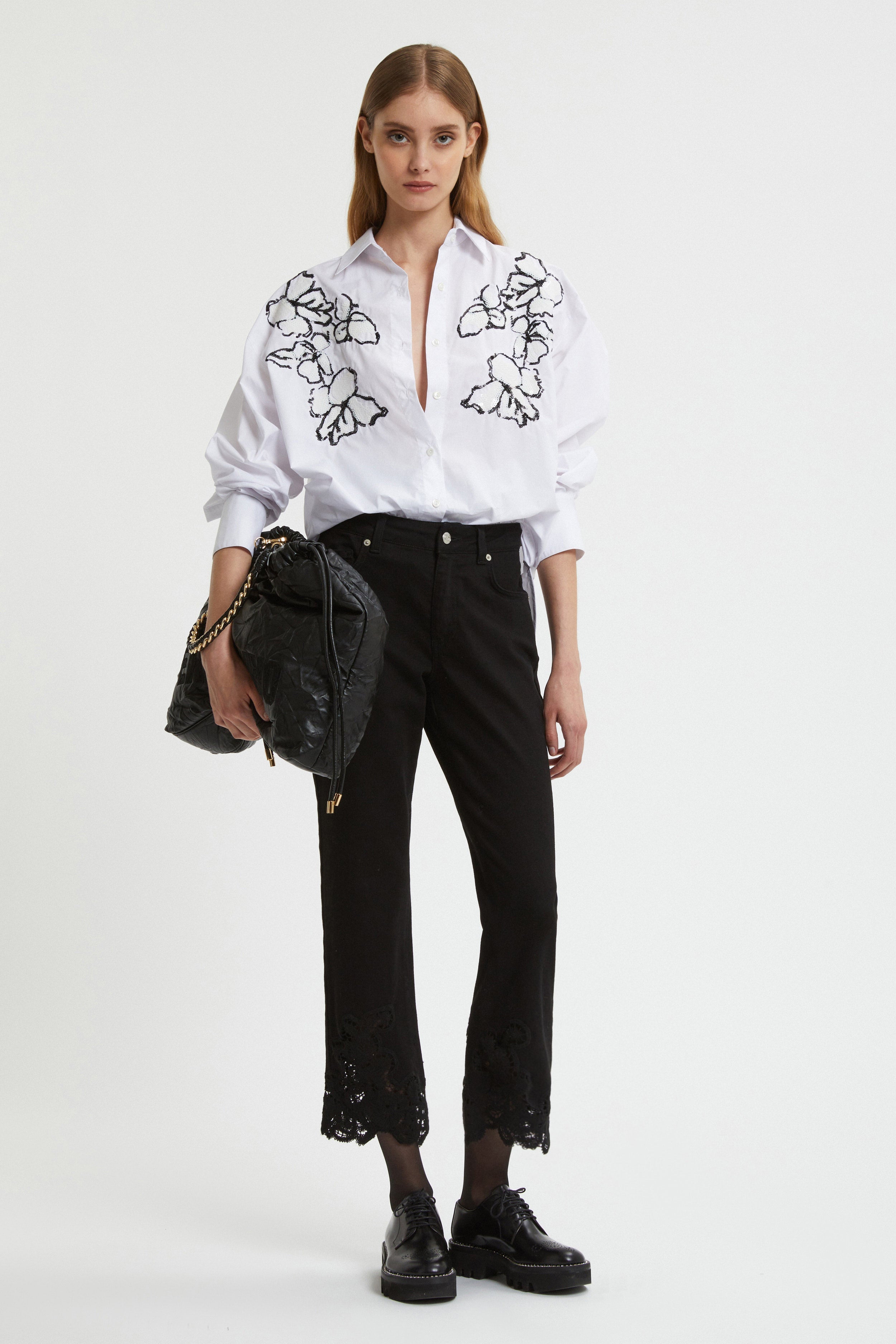 FIVE-POCKETS CROPPED PANTS WITH LACE ON THE BOTTOM