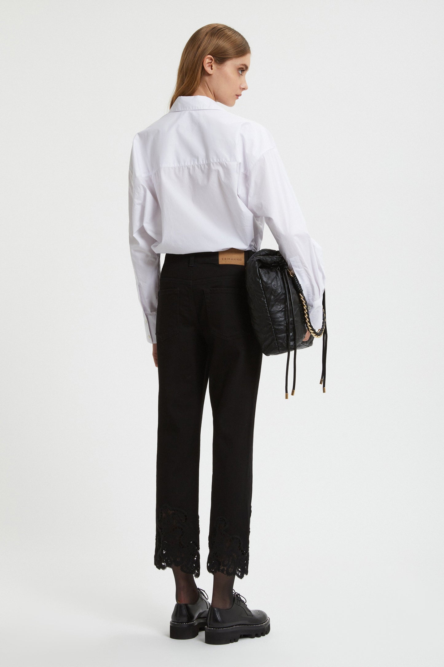 FIVE-POCKETS CROPPED PANTS WITH LACE ON THE BOTTOM