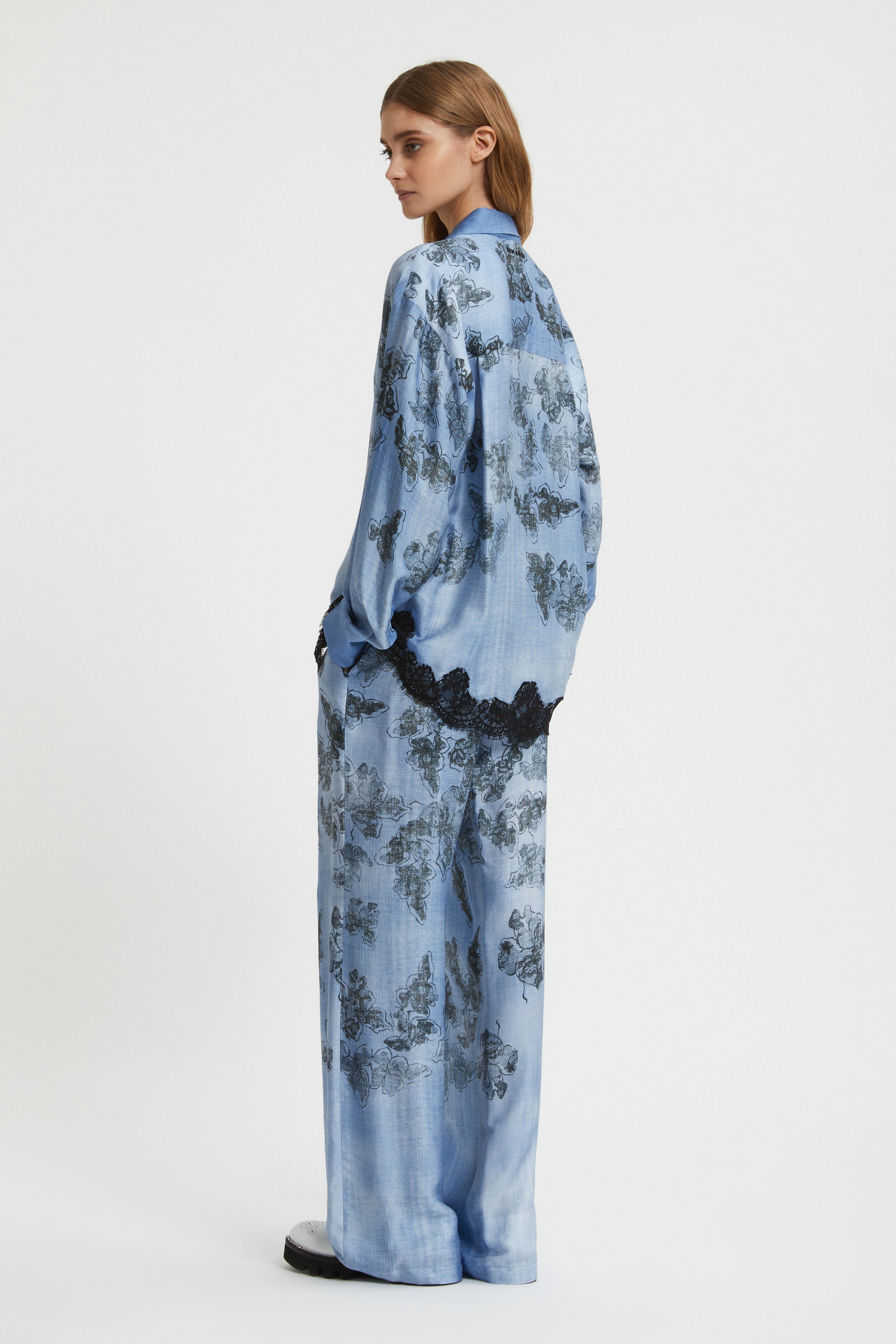 PANTALONI IN RASO STAMPA DENIM E PIZZO