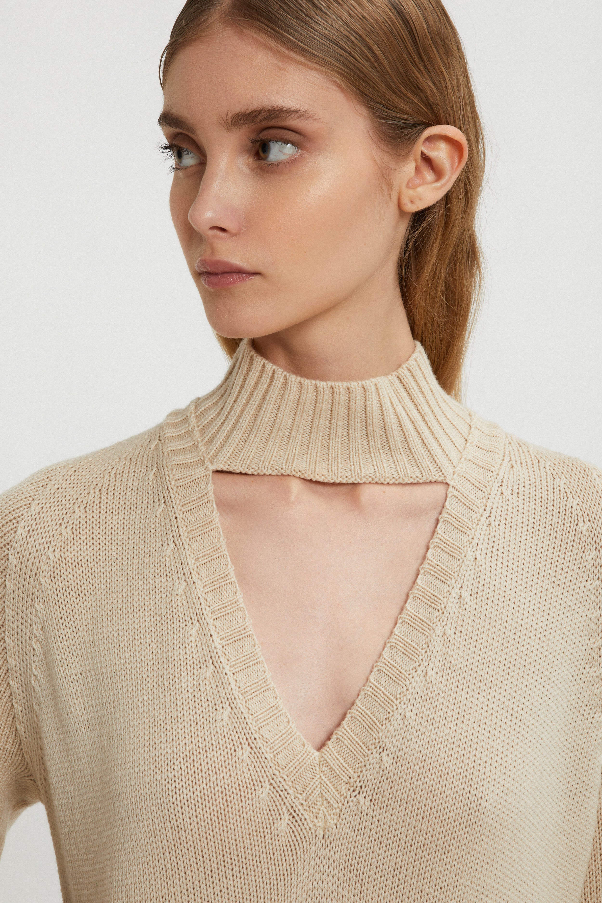 ABITO IN MAGLIA CON BALZA DI PIZZO