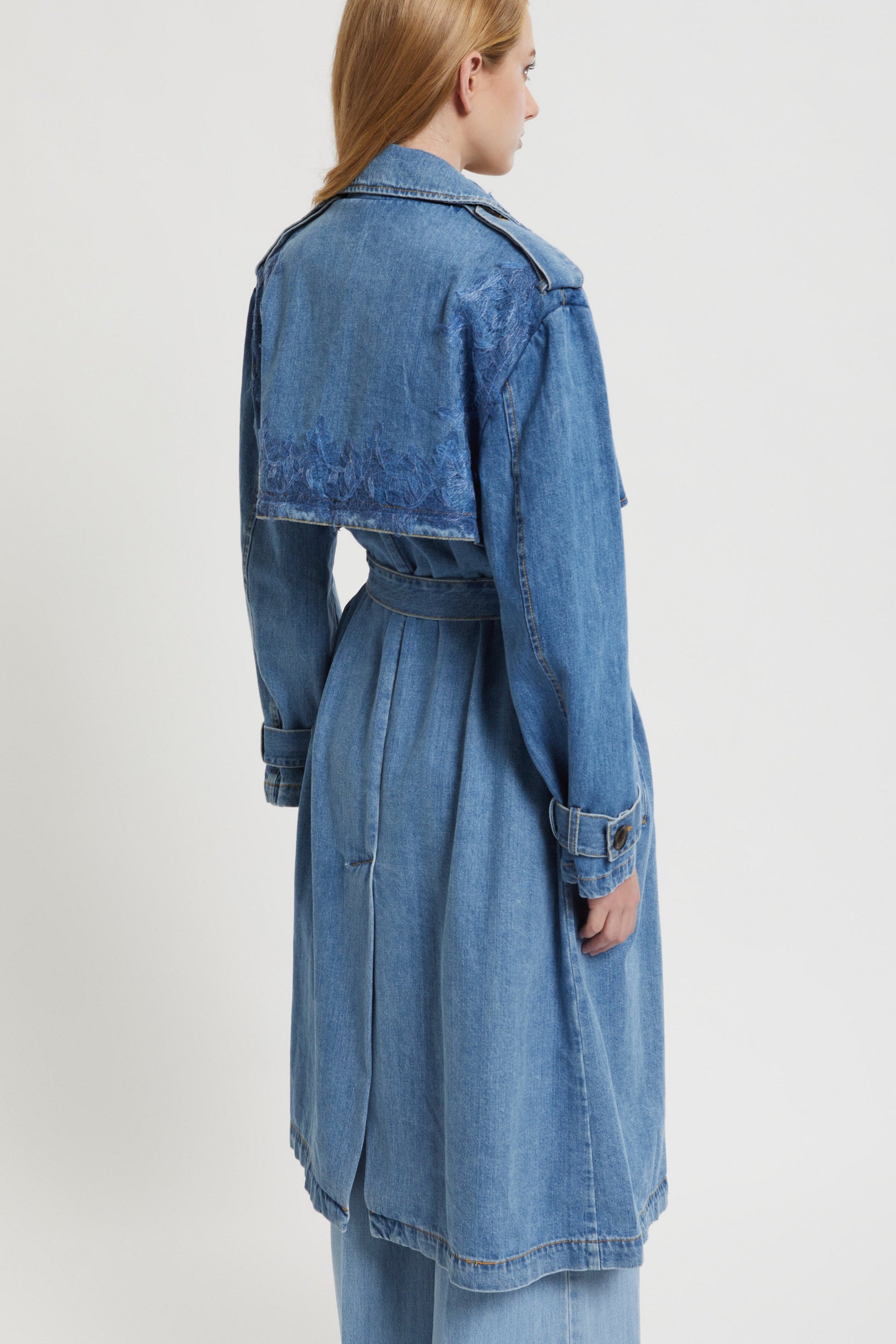 TRENCH LUNGO IN DENIM CON RICAMI
