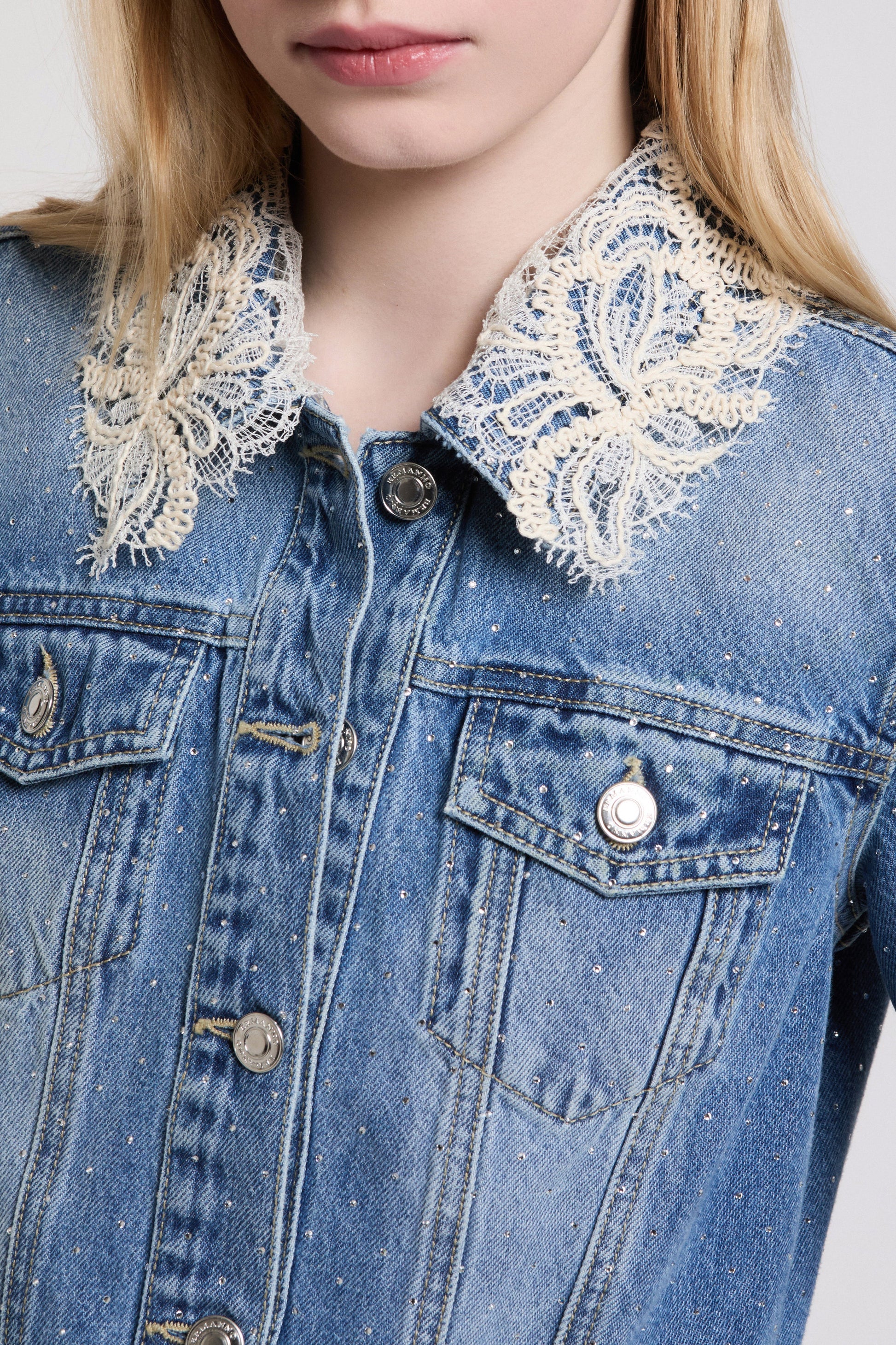 DENIM JACKET WITH RHINESTONES AND LACE ON THE COLLAR