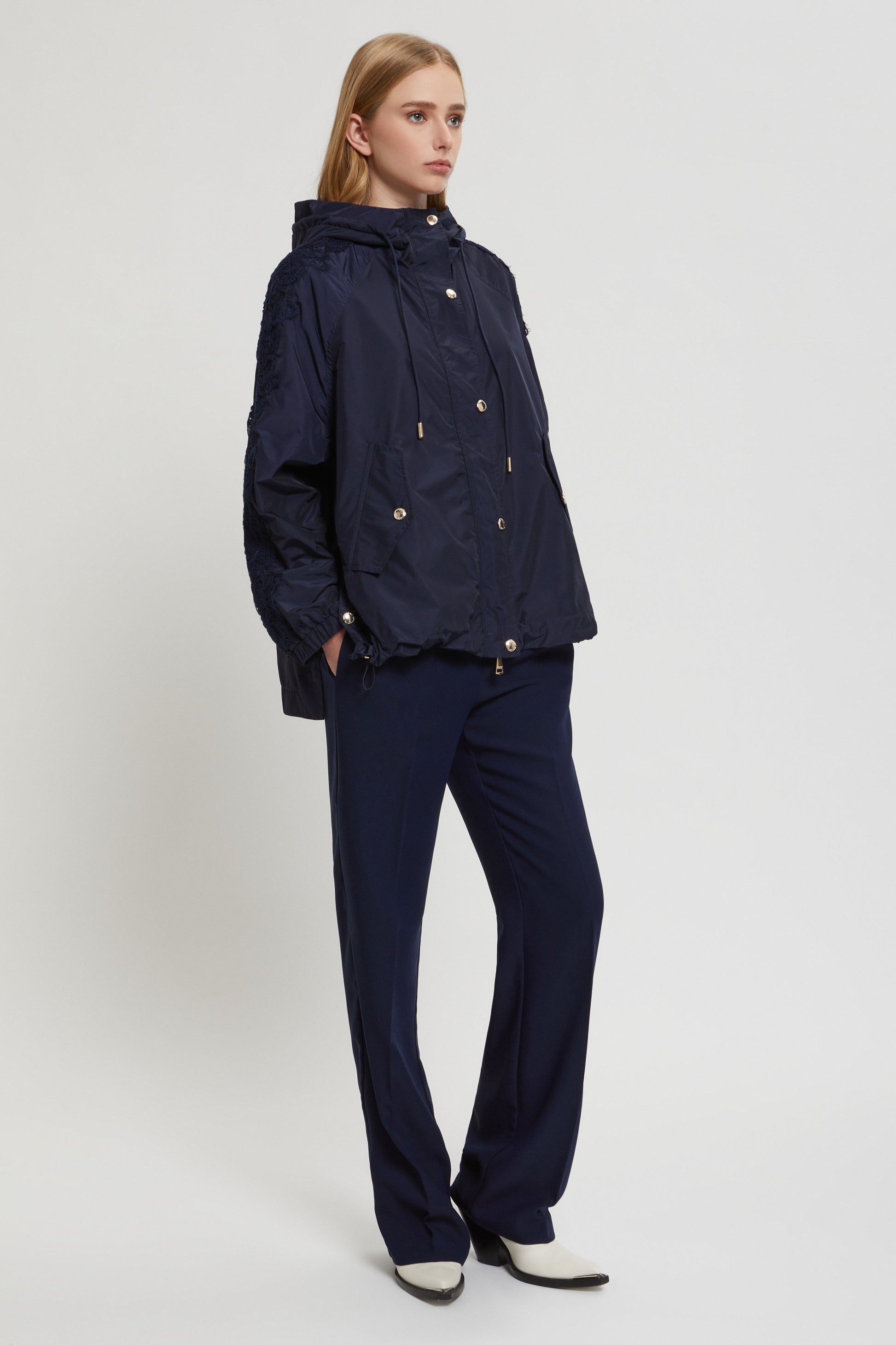 PARKA CORTO CON RICAMO