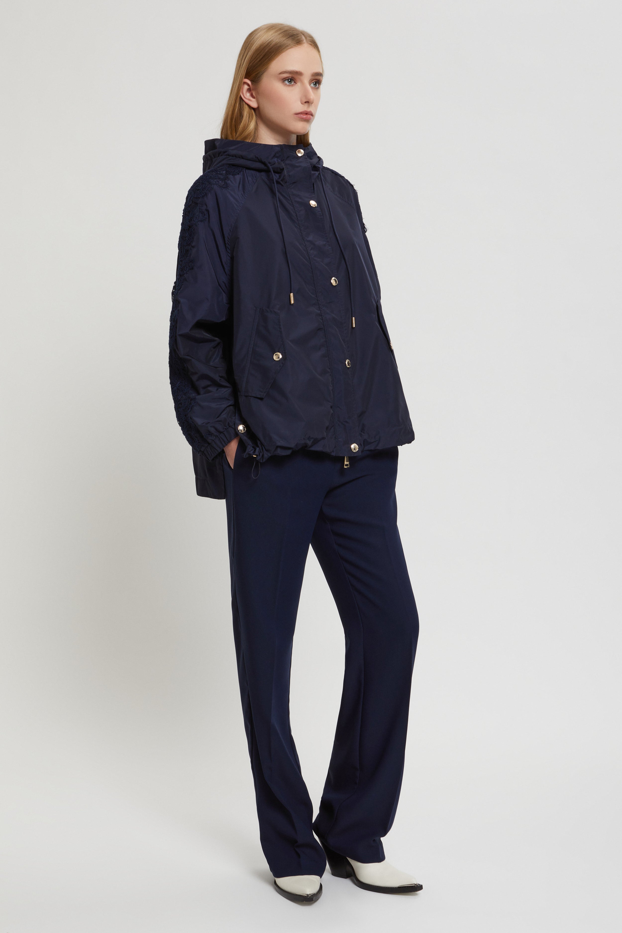 PARKA CORTO CON RICAMO