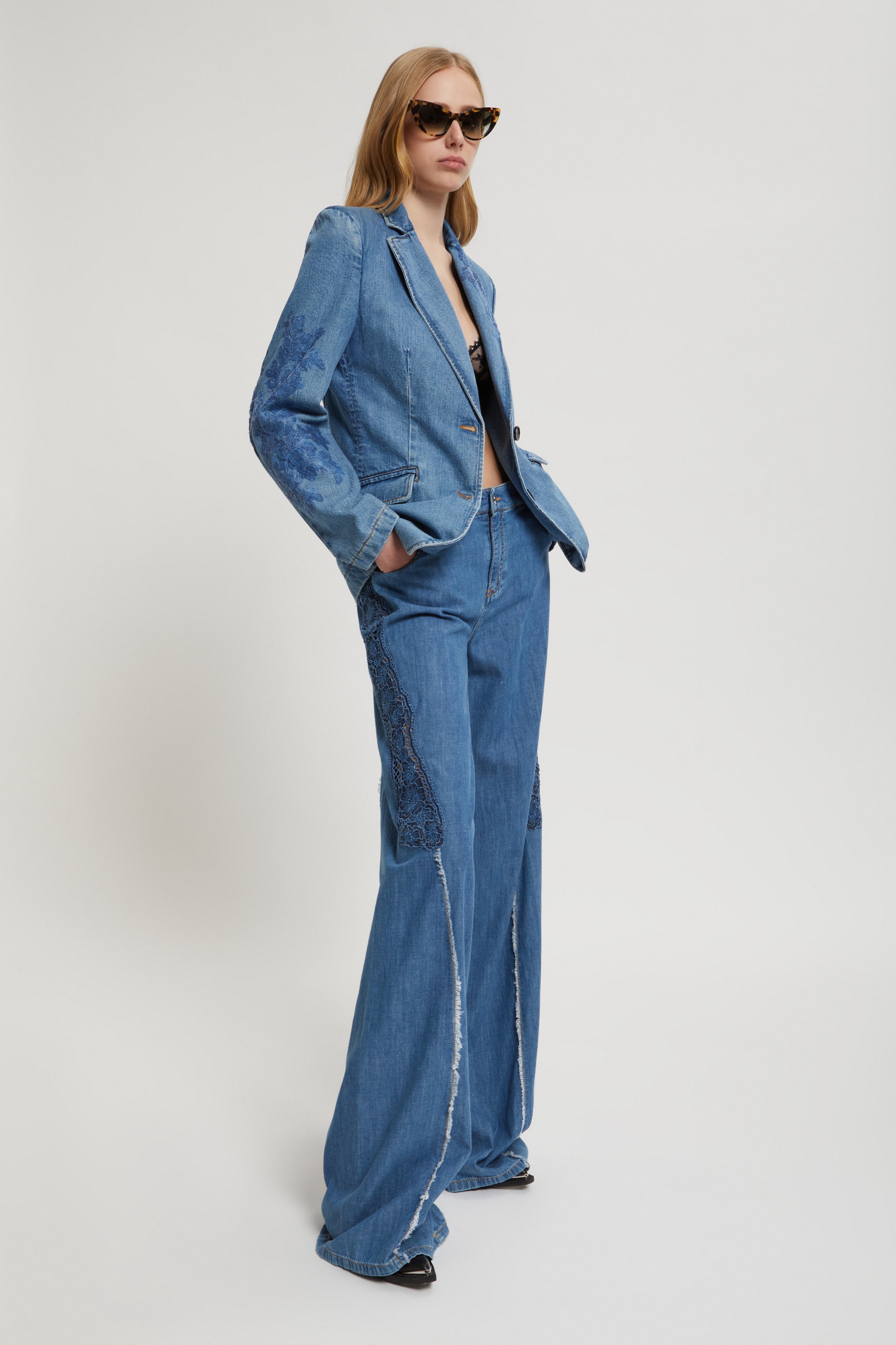 BLAZER IN DENIM CON RICAMI