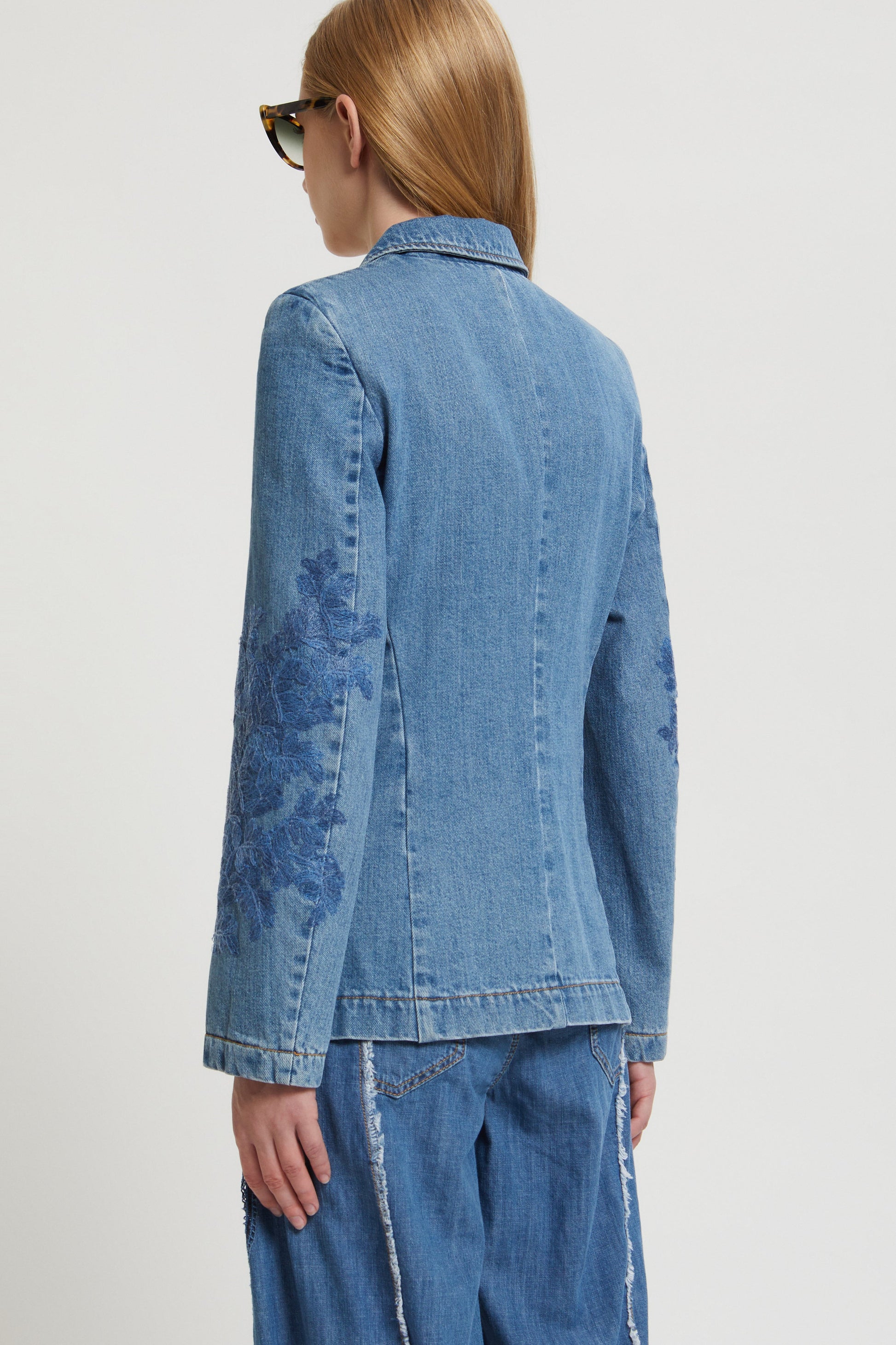 BLAZER IN DENIM CON RICAMI