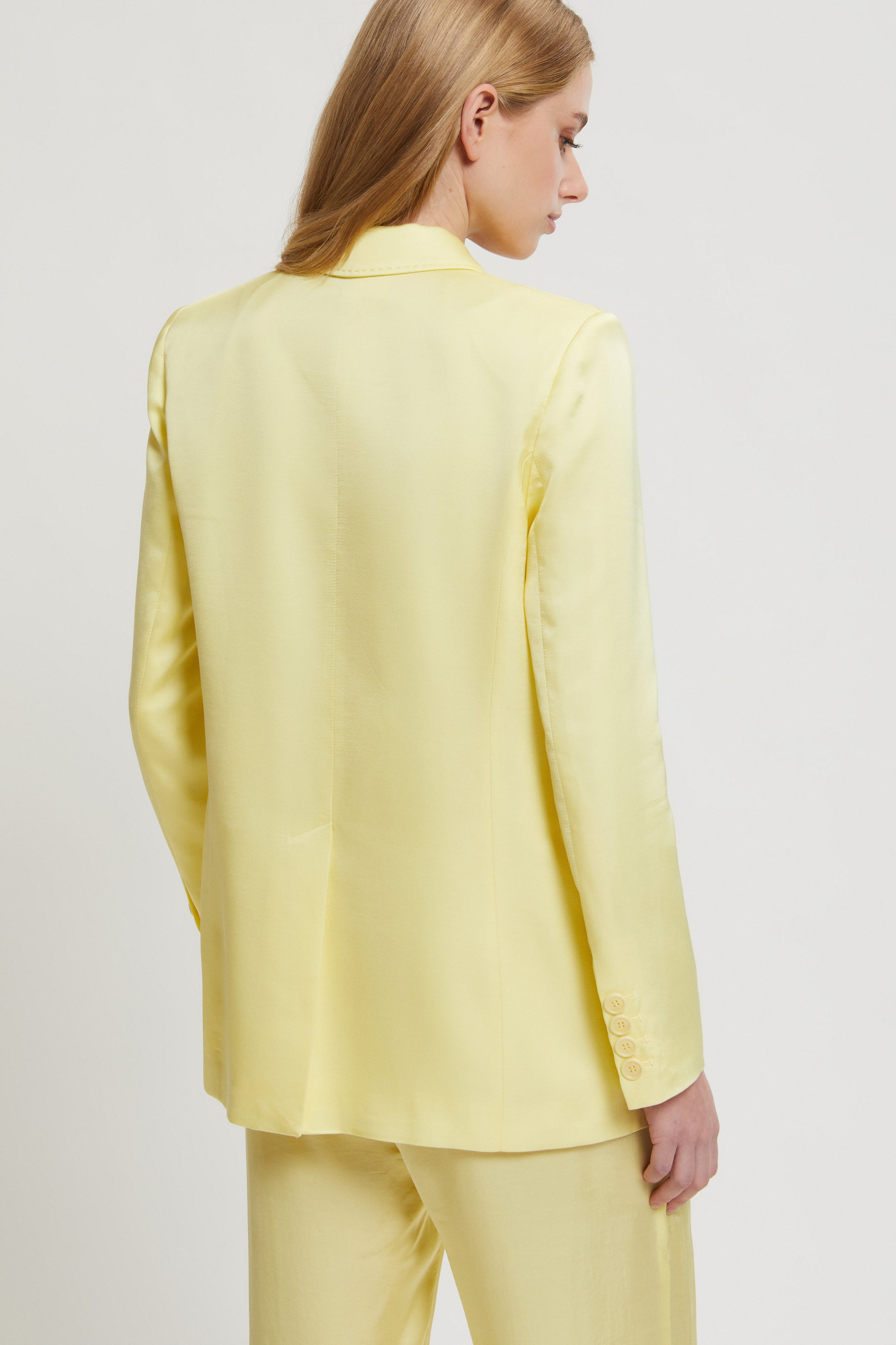 Image of BLAZER DOUBLE BOUTTONAGE EN SATIN