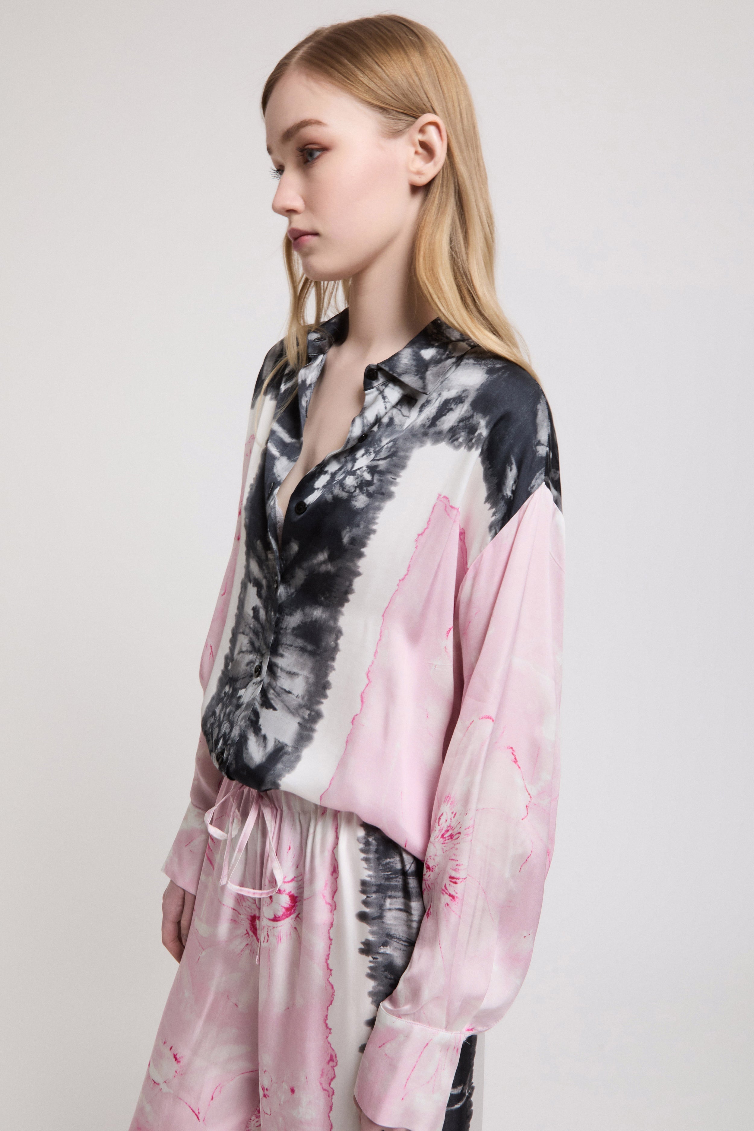 TIE&DIE PRINTED SATIN SHIRT