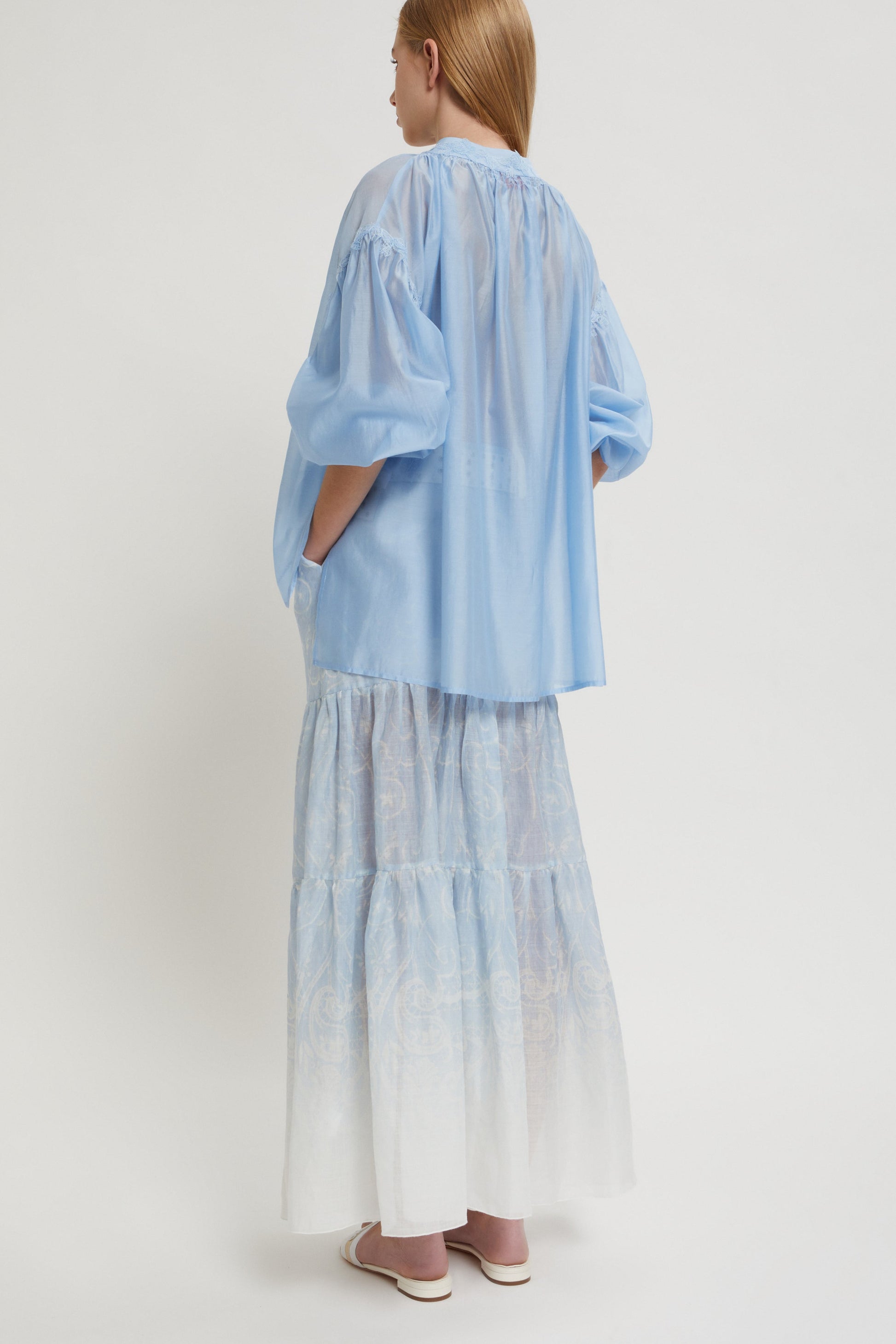 BLOUSE WITH LACE APPLICATION