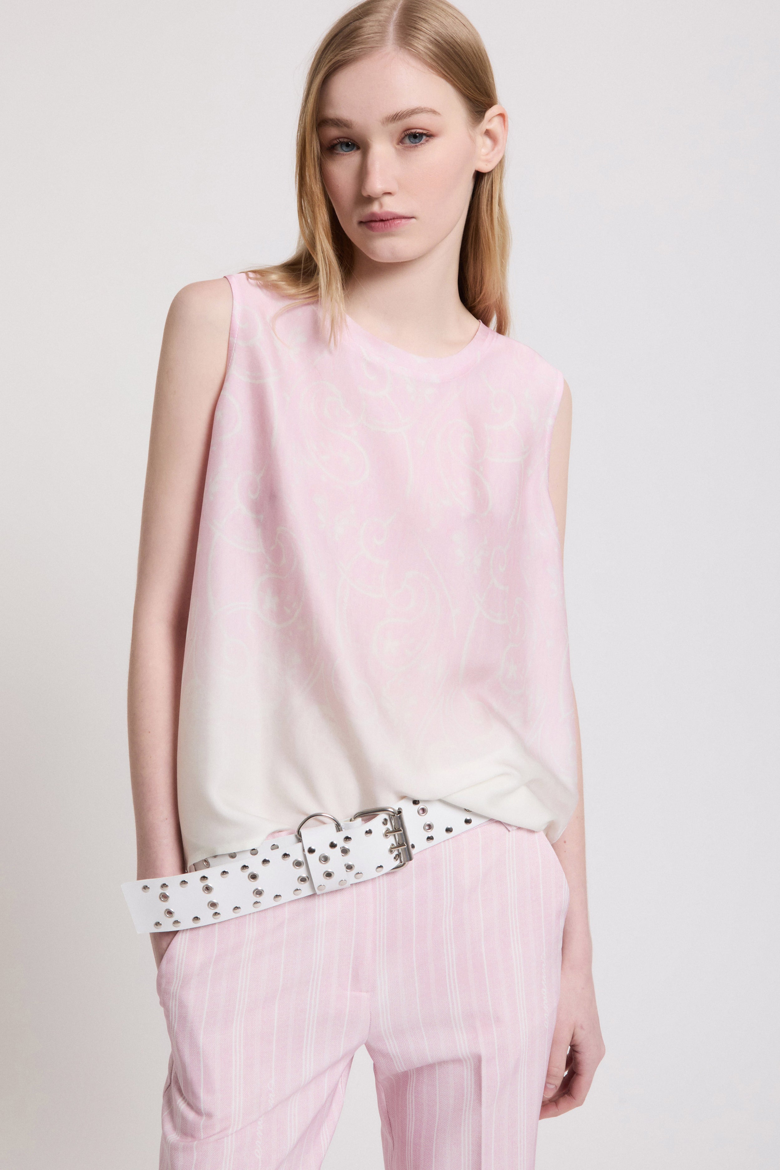 TOP EN SATIN IMPRIMĖ MACRAMĖ NUANCĖ