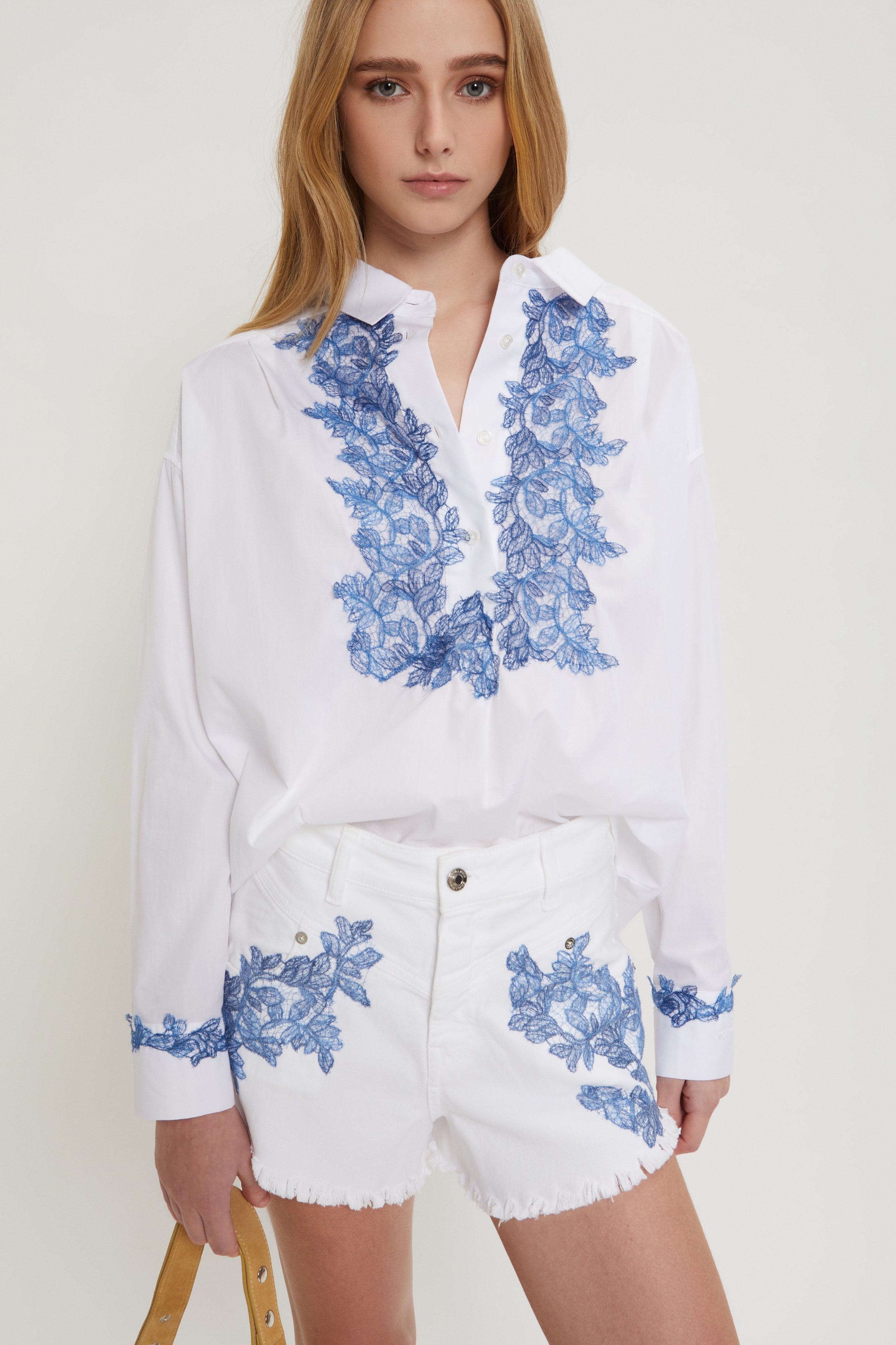 CAMICIA IN POPELINE CON PIZZO SFUMATO