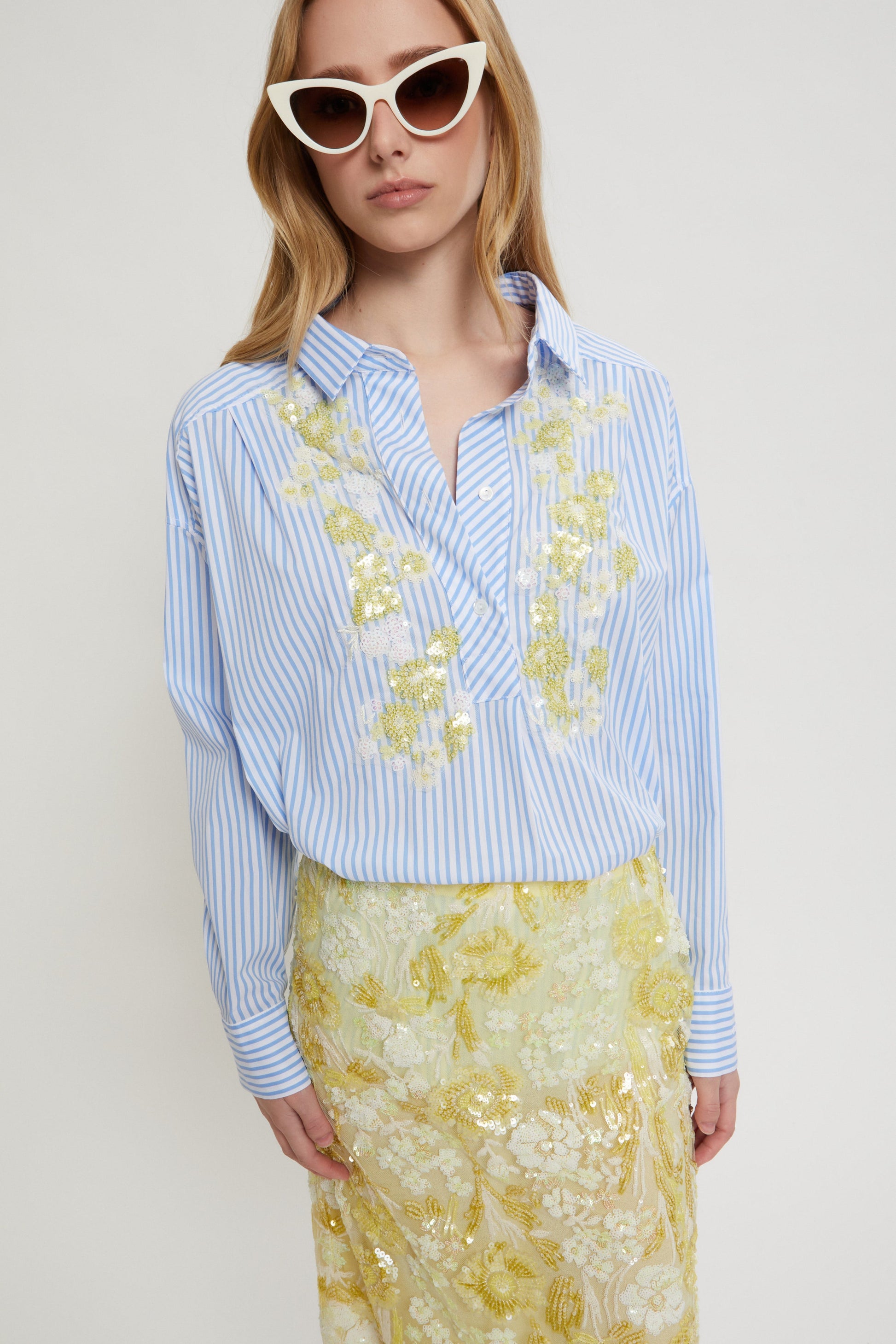 CAMICIA IN POPELINE RIGATO CON RICAMO PAILLETTES