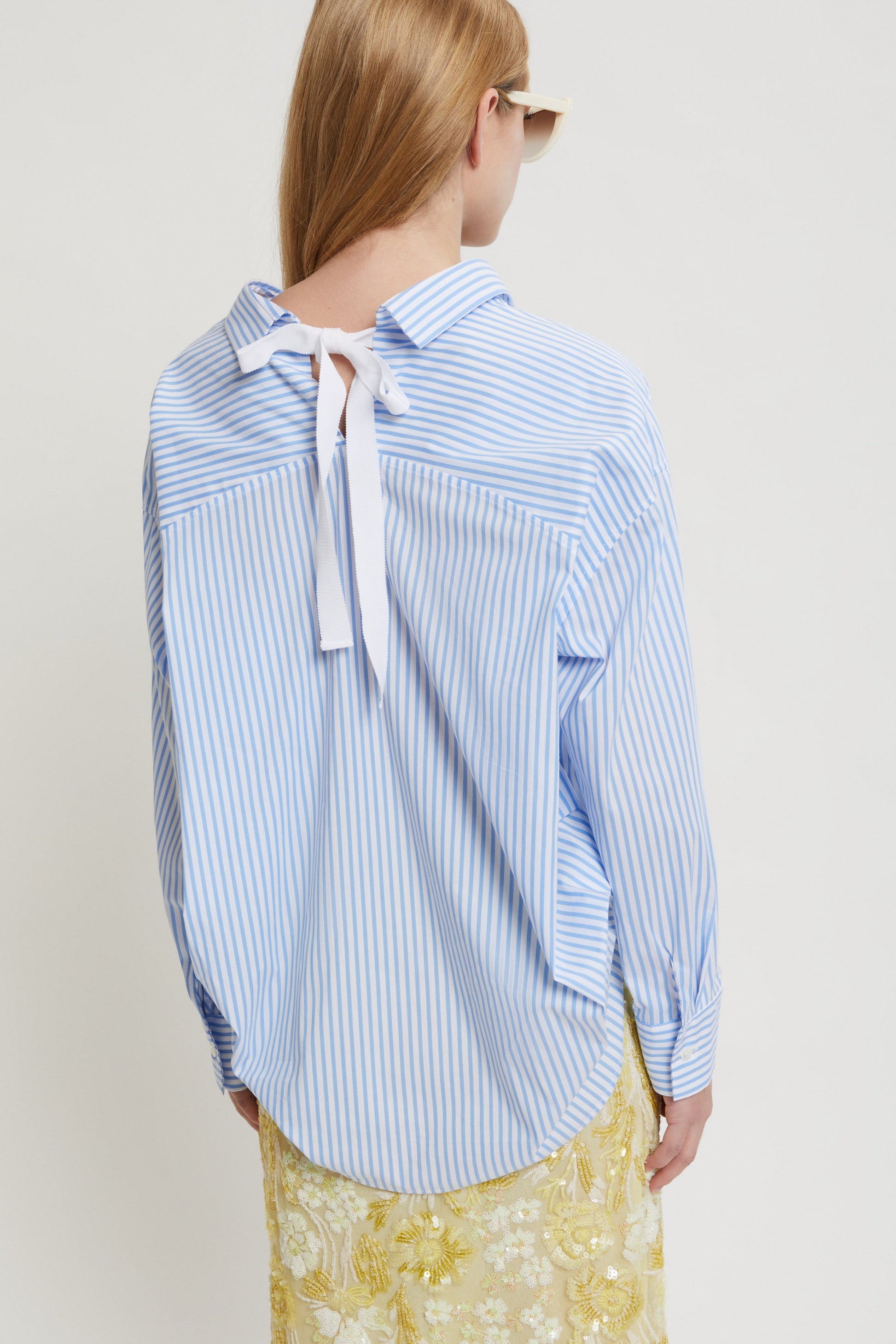 CAMICIA IN POPELINE RIGATO CON RICAMO PAILLETTES