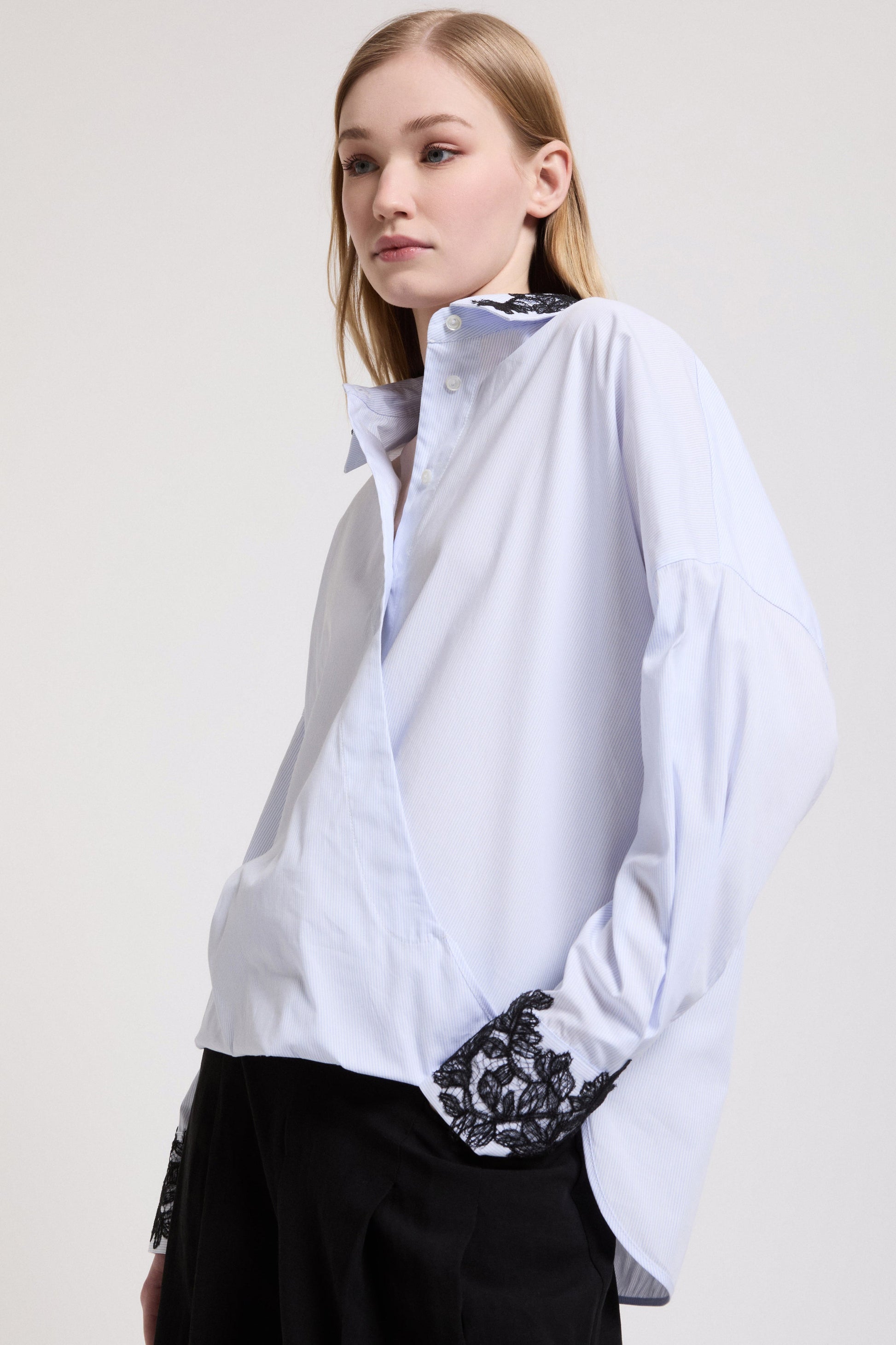 CAMICIA DI POPELINE RIGATO CON PIZZO