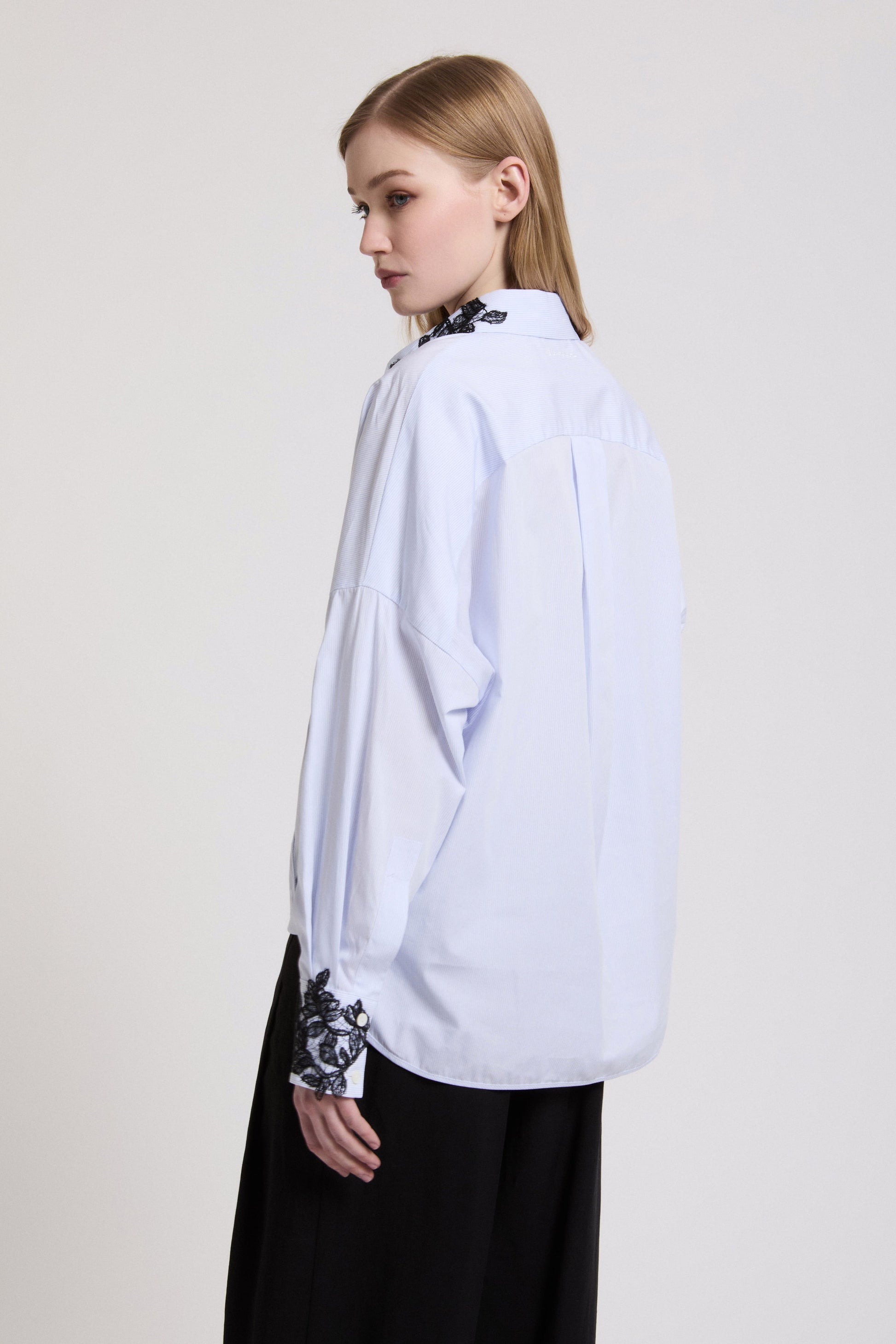 CAMICIA DI POPELINE RIGATO CON PIZZO