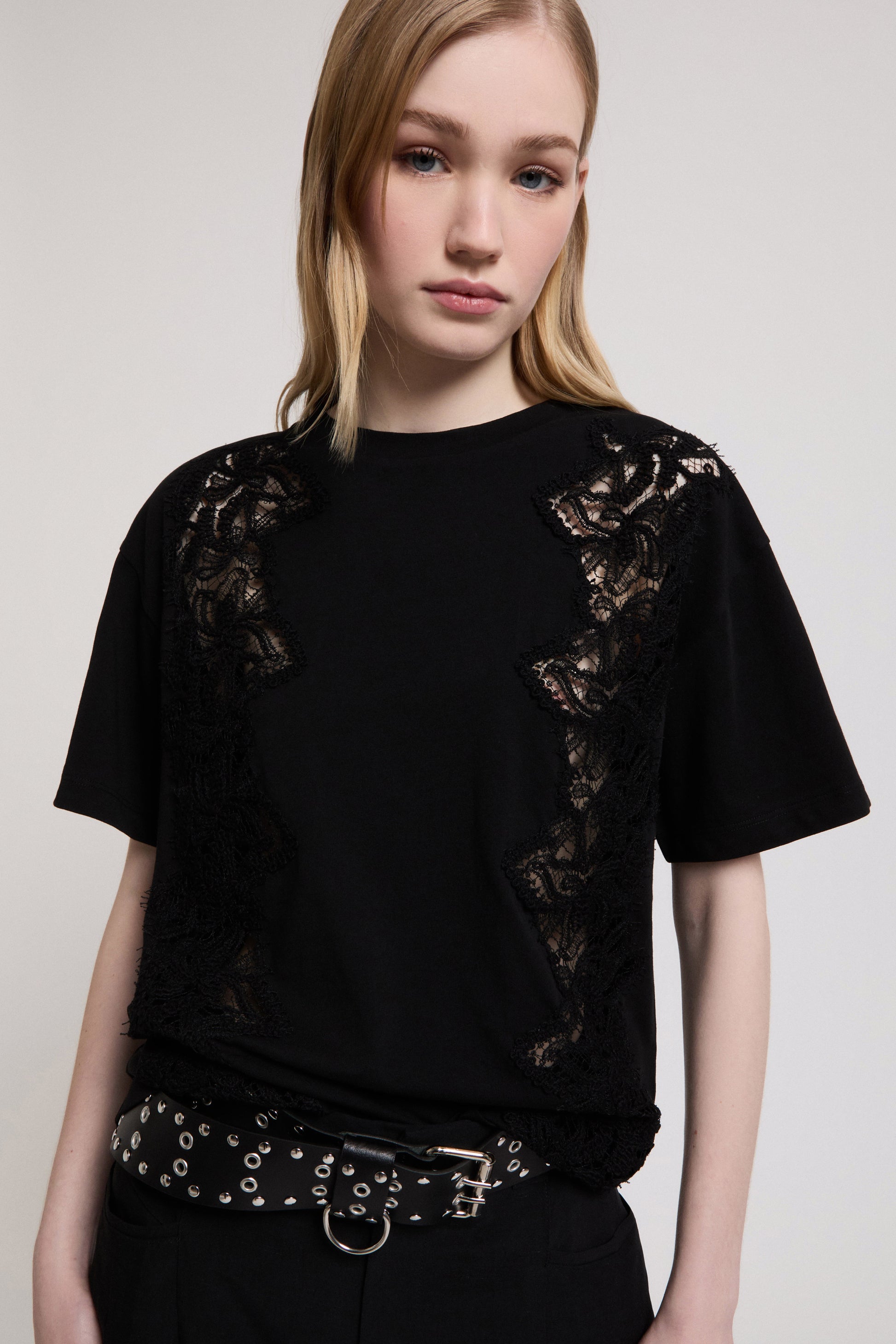 T-SHIRT AVEC BRODERIE EN DENTELLE REBRODĖ