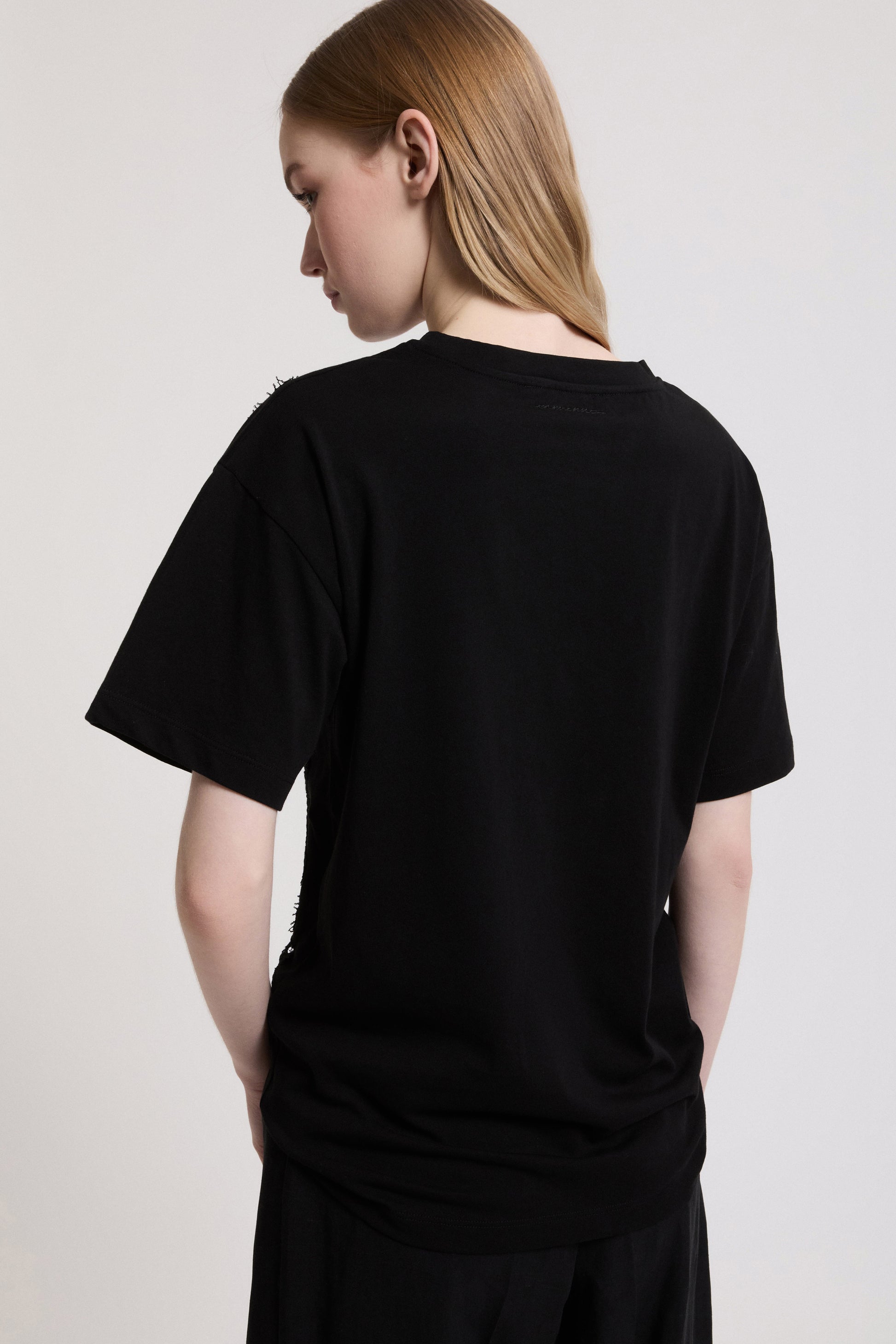 T-SHIRT AVEC BRODERIE EN DENTELLE REBRODĖ