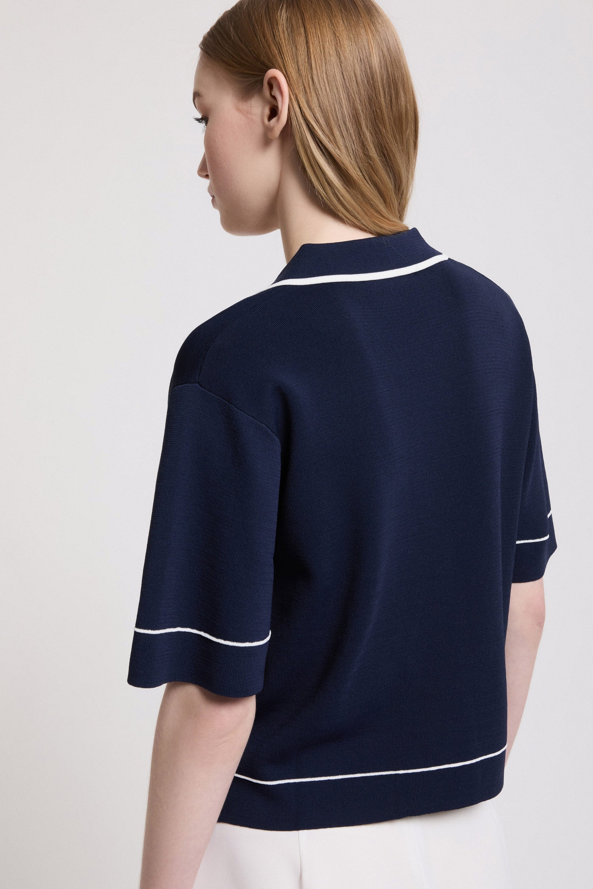 MAGLIA A POLO CON PROFILI E STEMMA