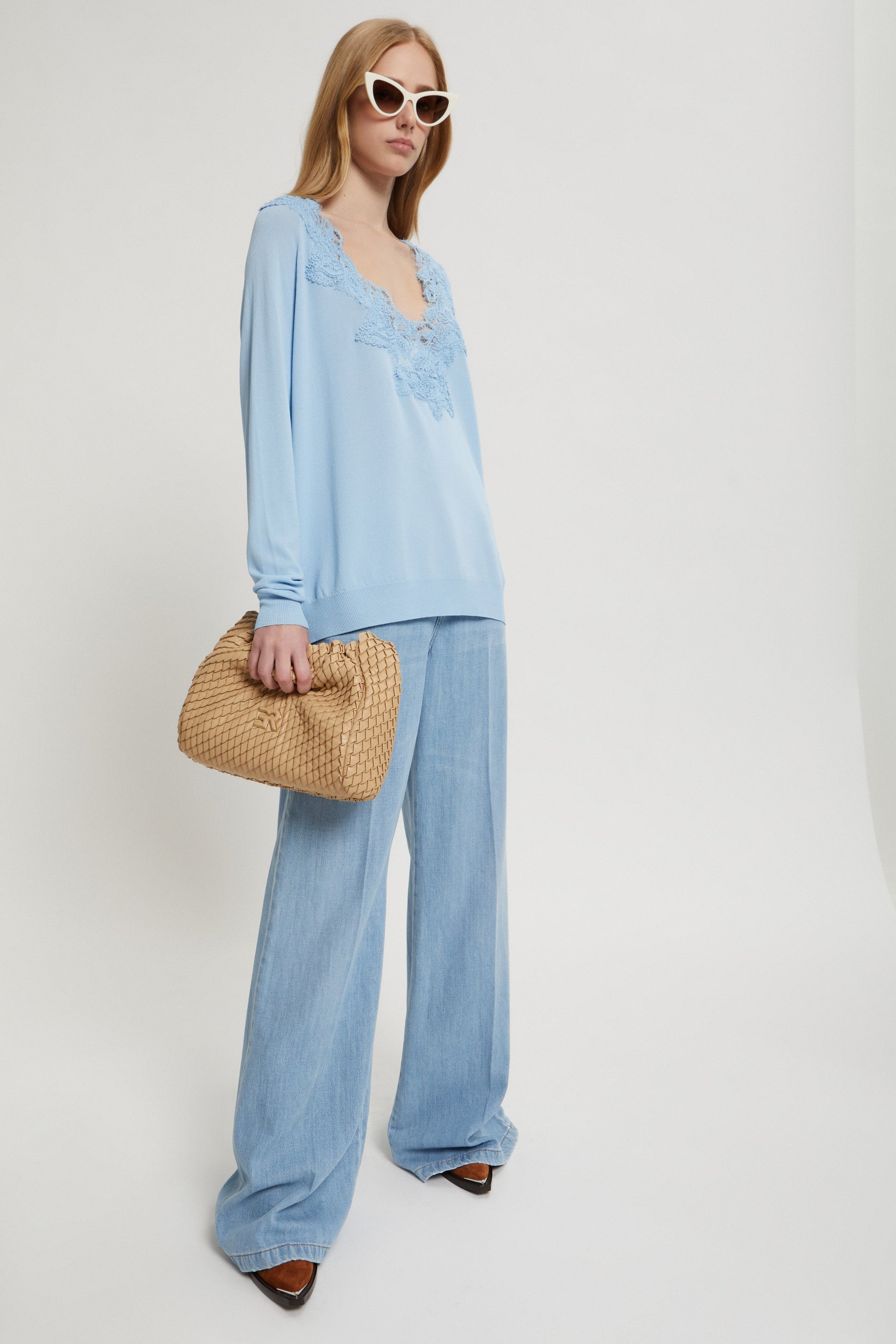 MAGLIA SOTTILE SCOLLATA CON PIZZO REBRODÉ