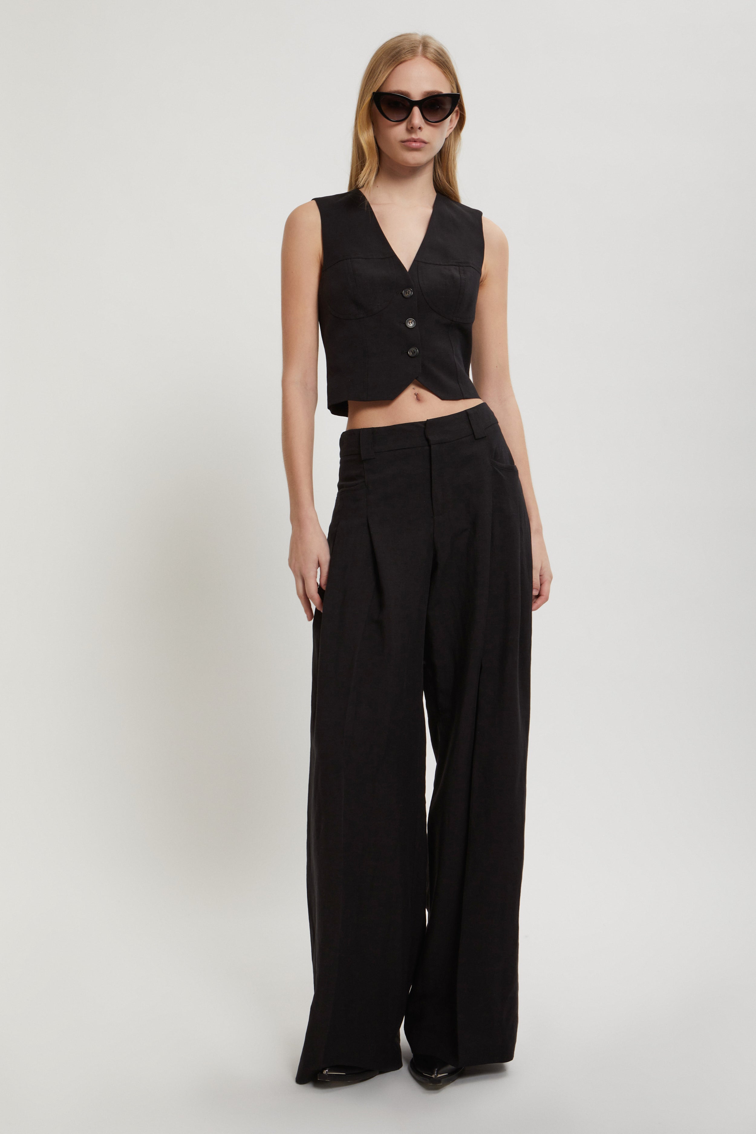GILET EN MĖLANGE LIN AVEC DĖCOUPES À BUSTIER