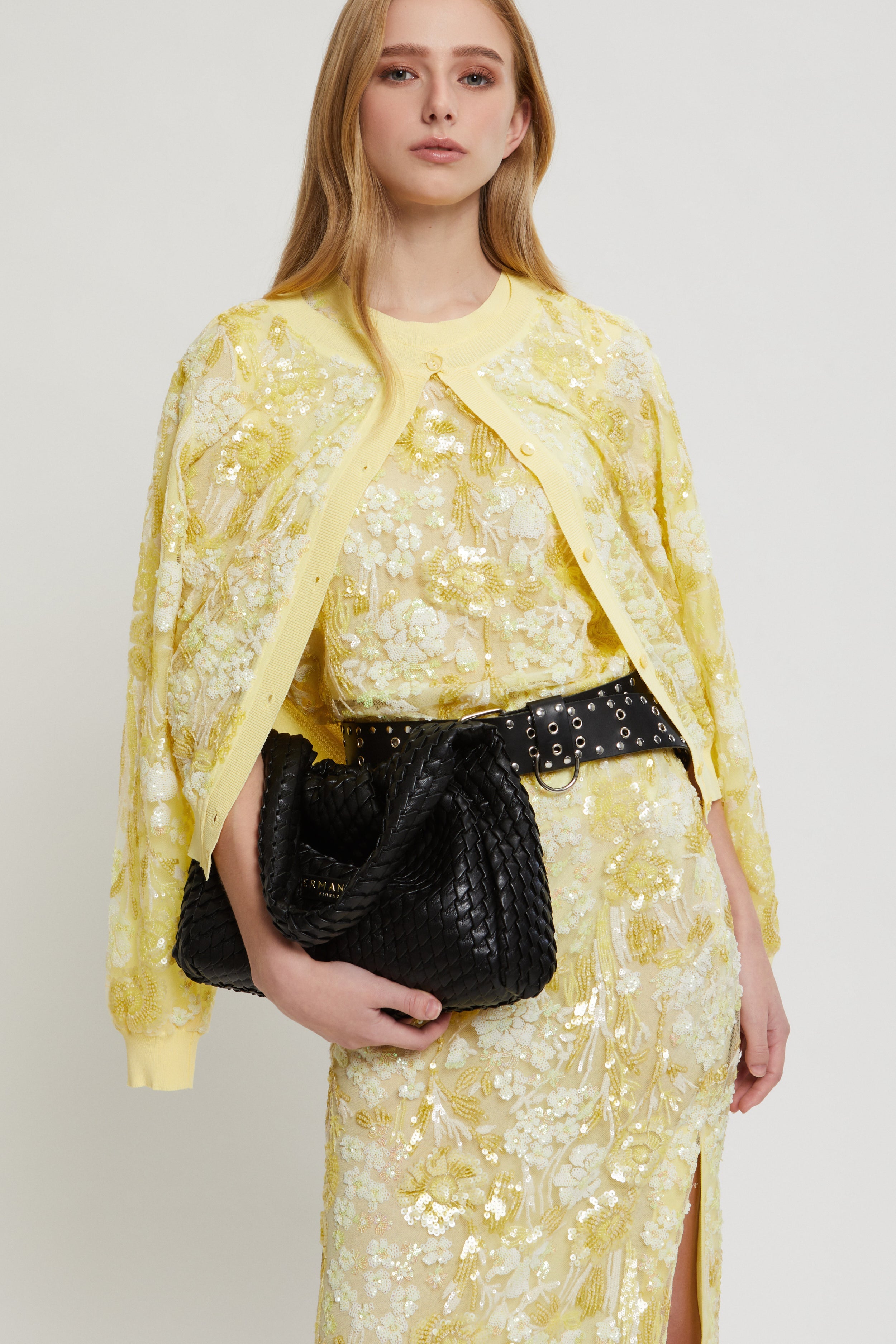 CARDIGAN DE VISCOSE AVEC FLEURS EN PAILLETTES