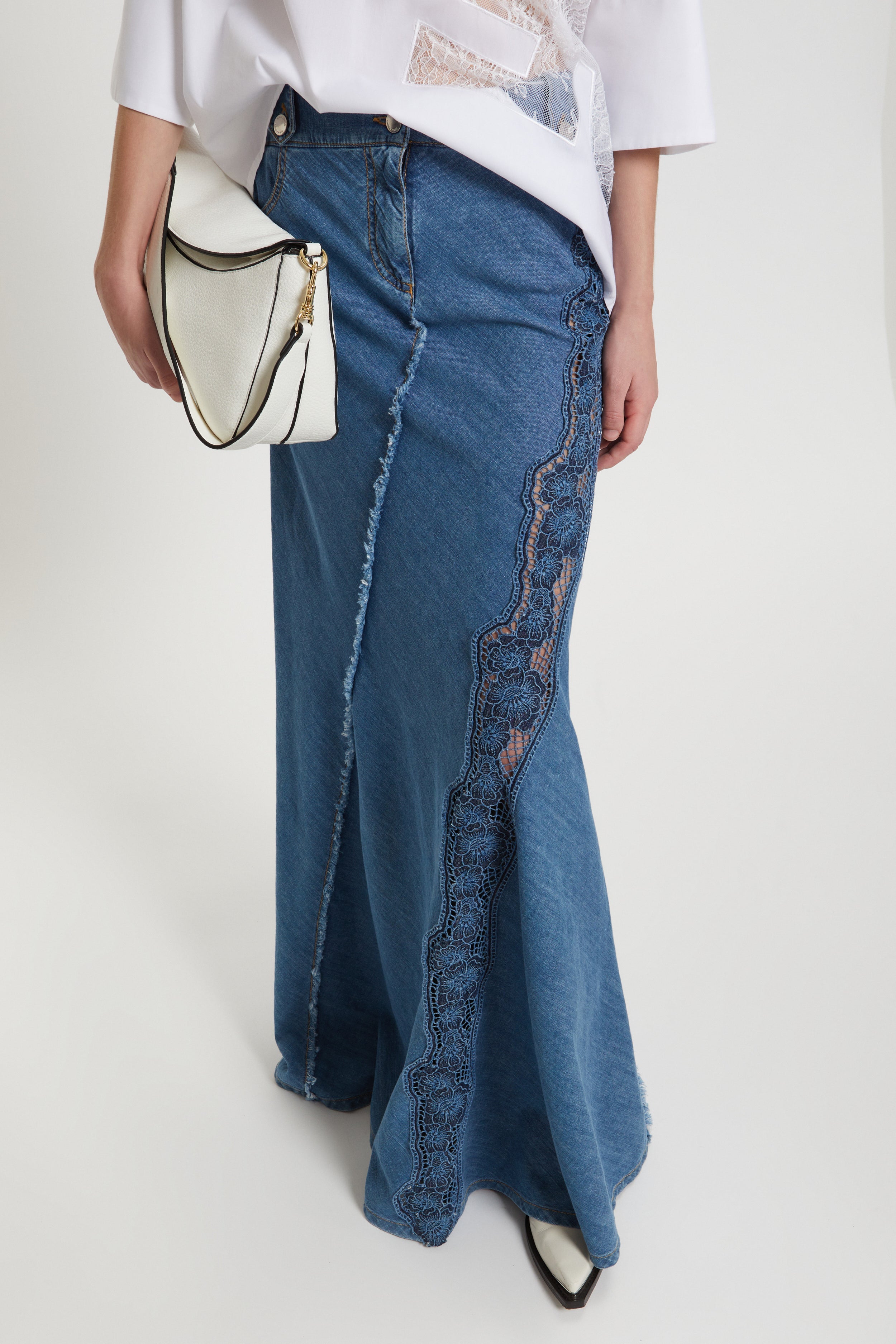 GONNA LUNGA DI JEANS LEGGERO CON RICAMO