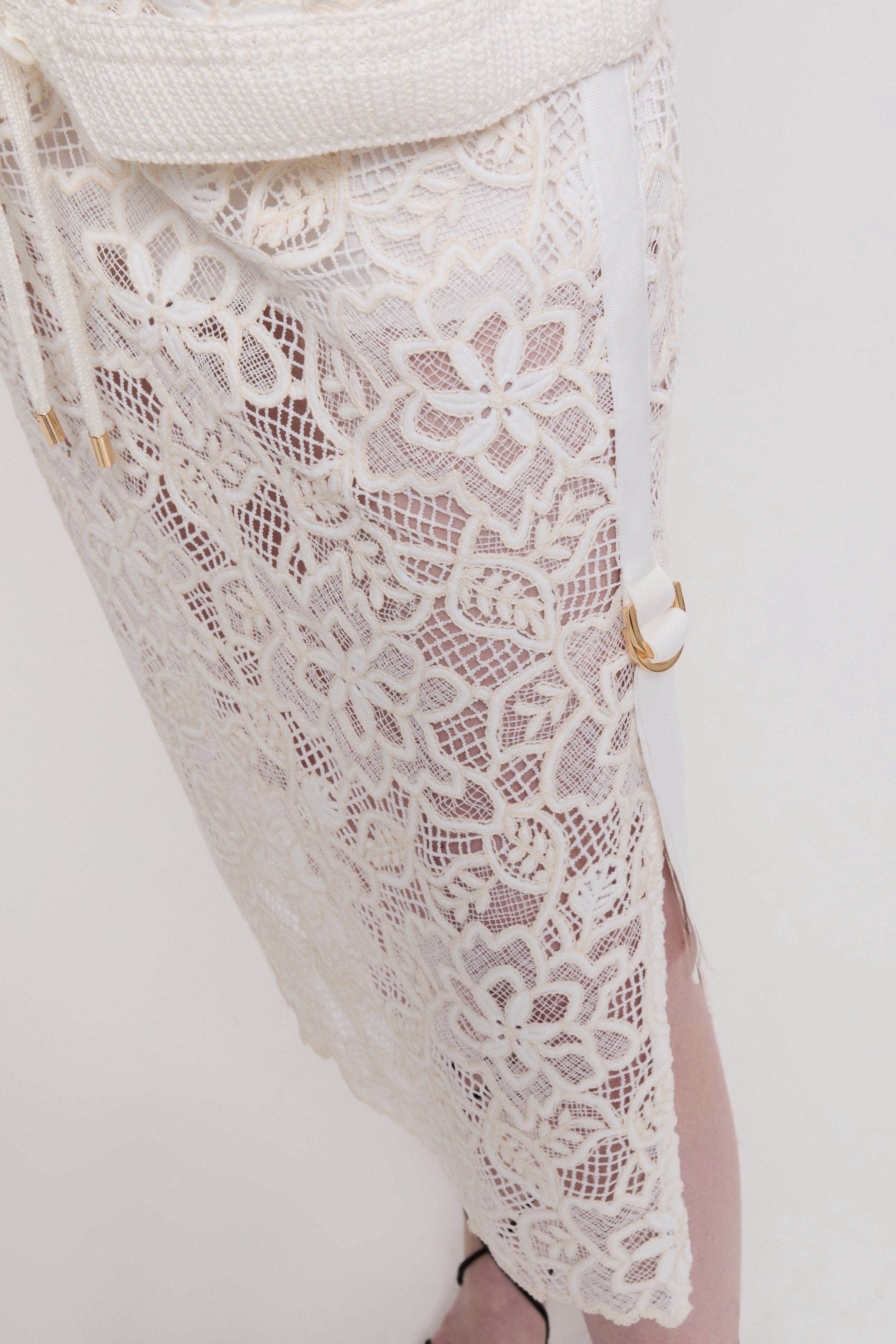 Image of JUPE À CRAYON EN DENTELLE REBRODĖ AVEC BORDS TRICOTĖS