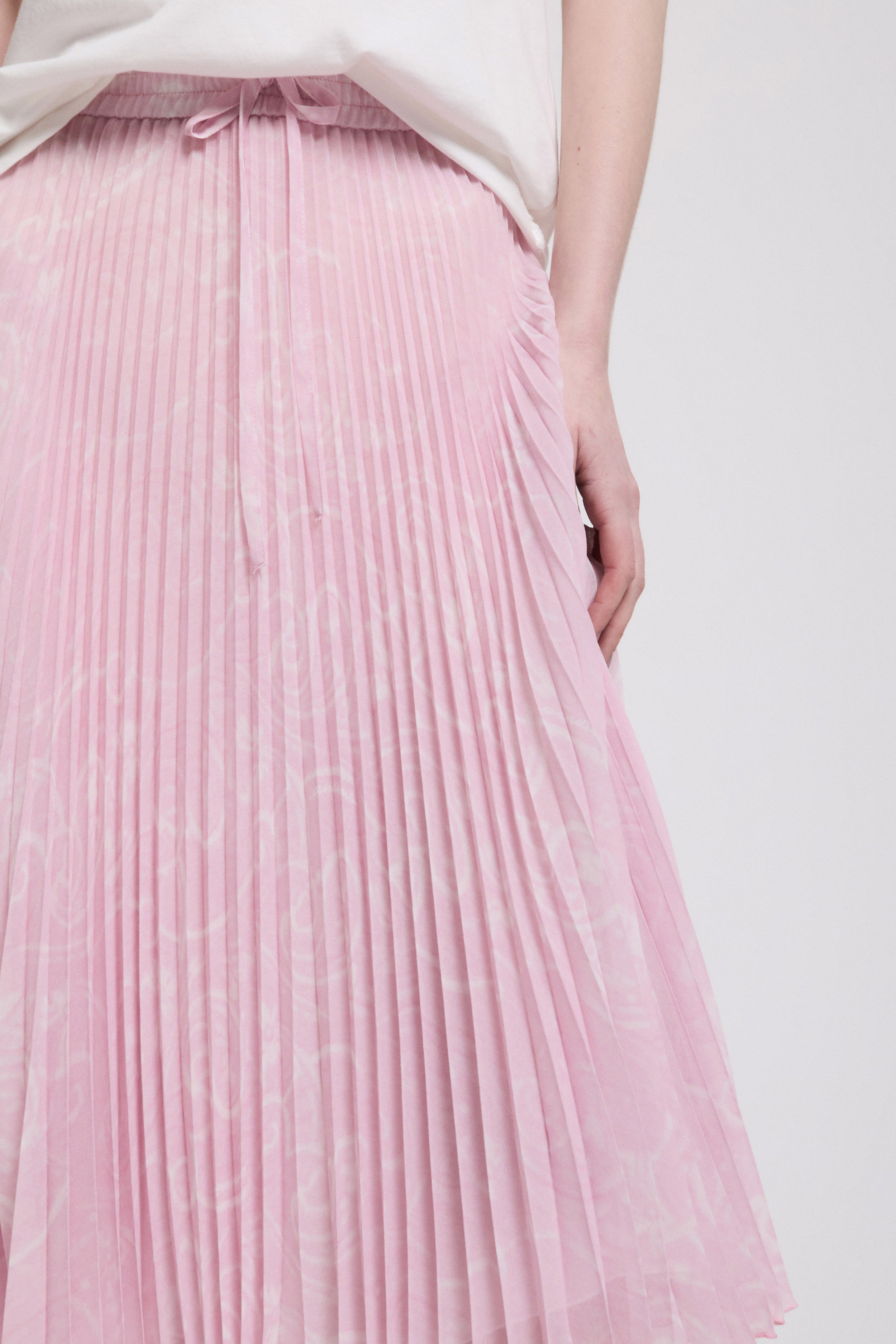 Image of GONNA LONGUETTE PLISSÉ CON STAMPA MACRAMÉ