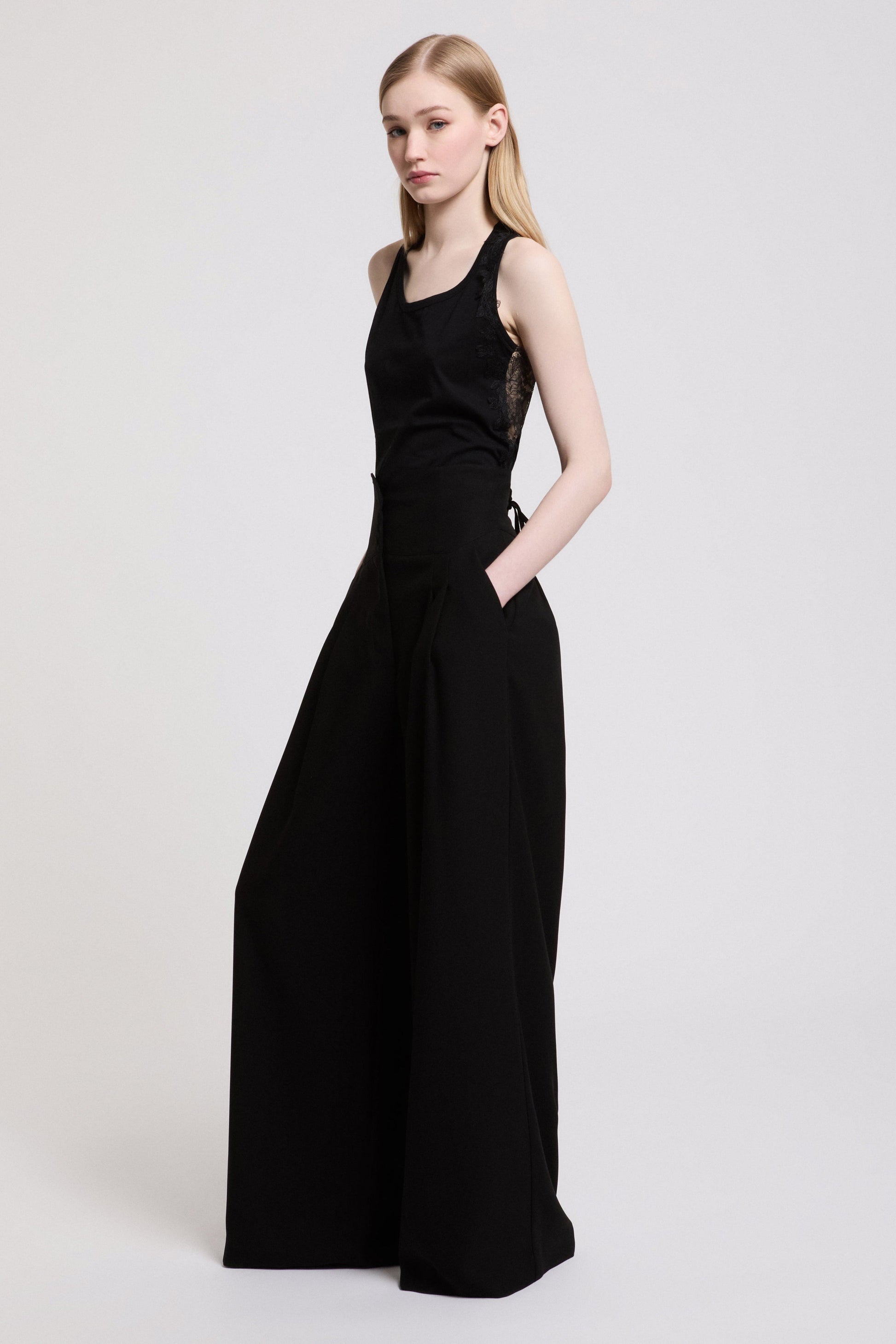 PANTALONI AMPI A BUSTIER IN CADI