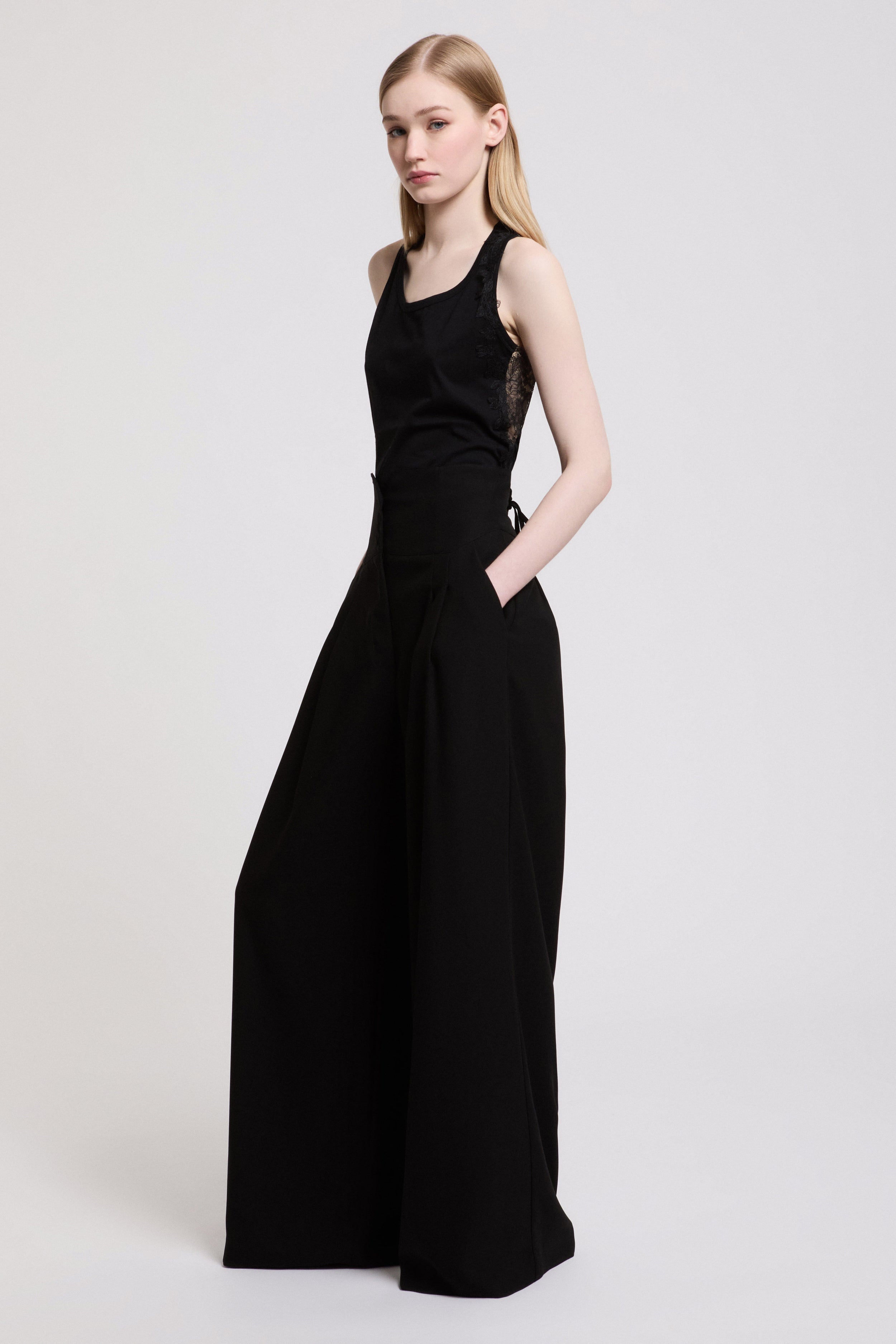 PANTALONI AMPI A BUSTIER IN CADI