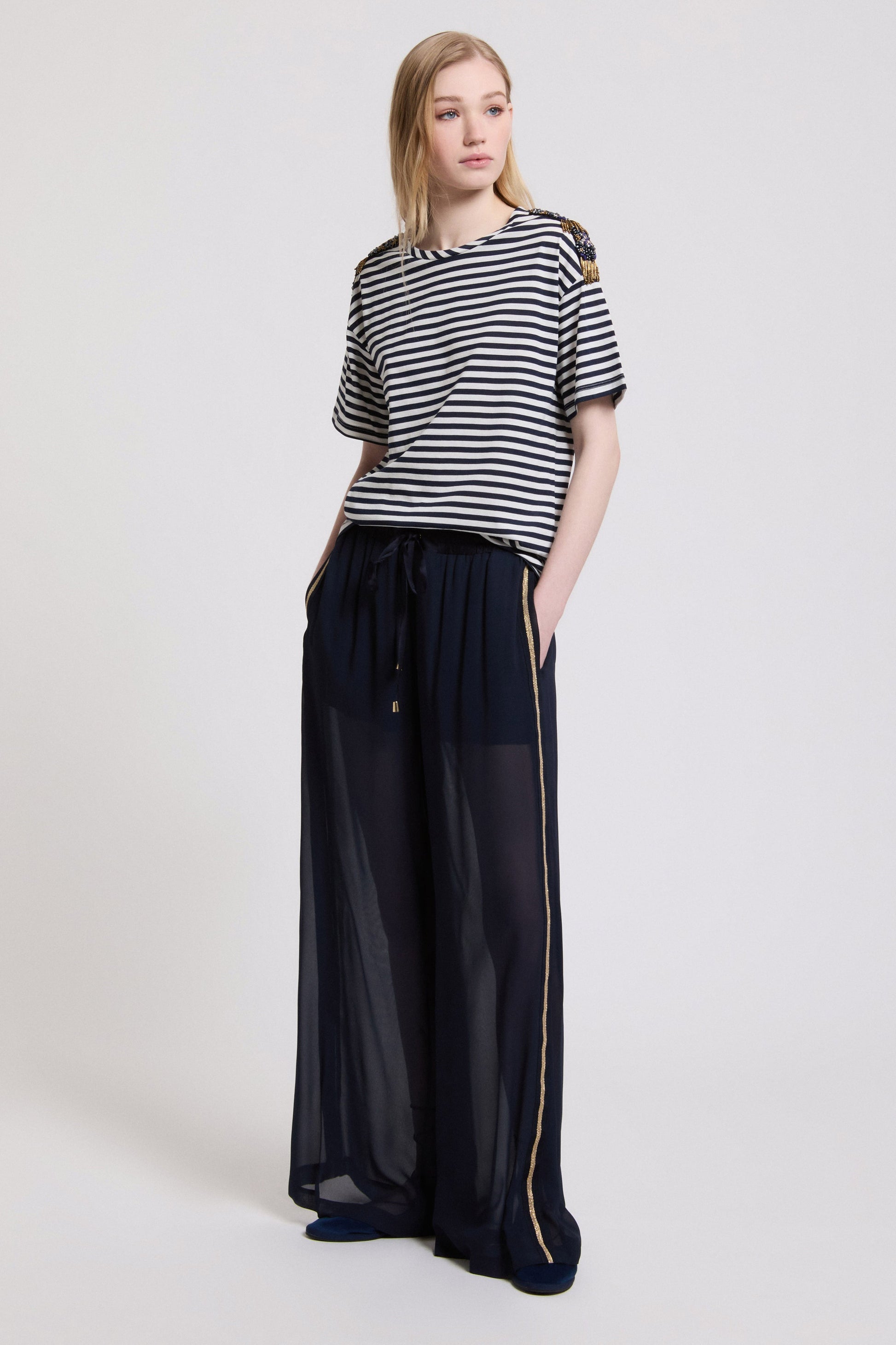 PANTALONI IN GEORGETTE CON BANDA ORO