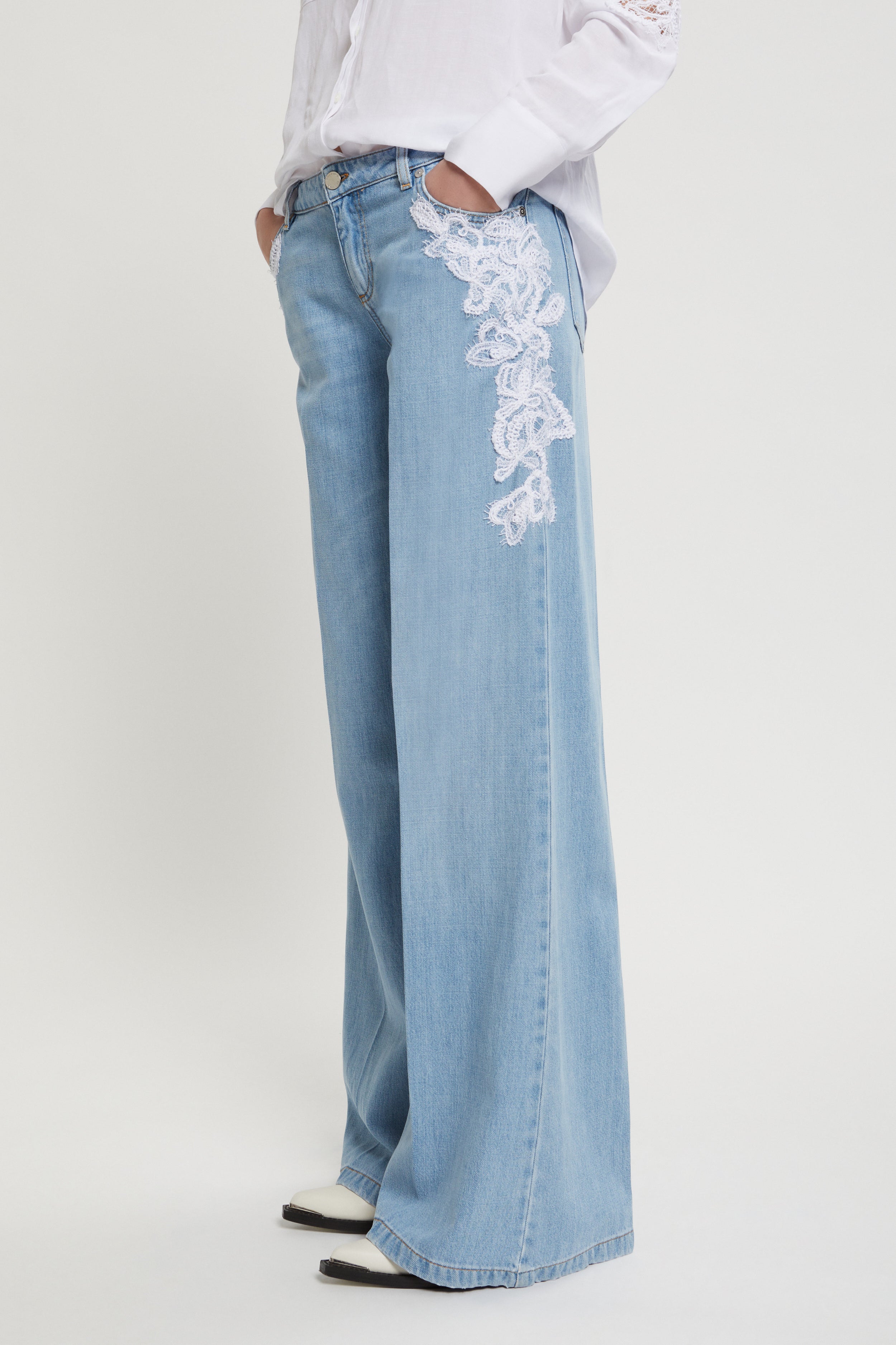 LIGHT DENIM PANTS WITH EMBROIDERY