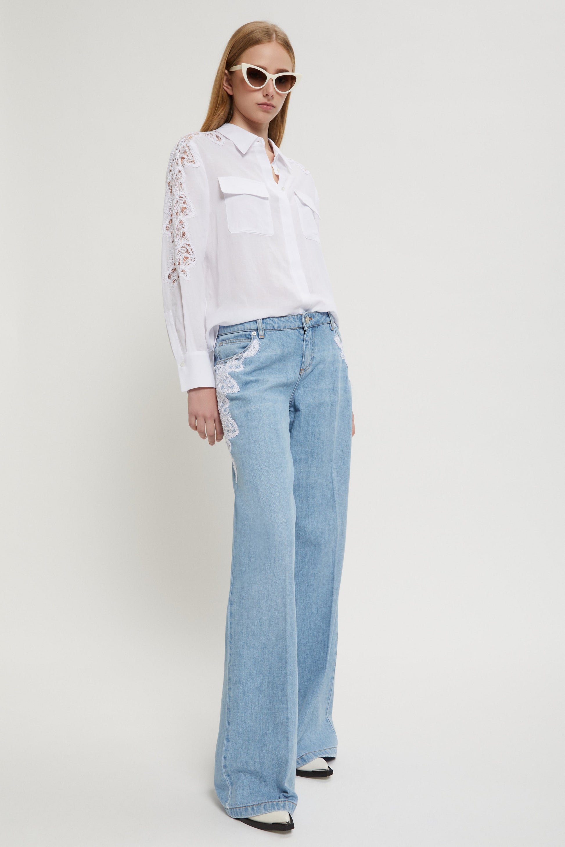 LIGHT DENIM PANTS WITH EMBROIDERY