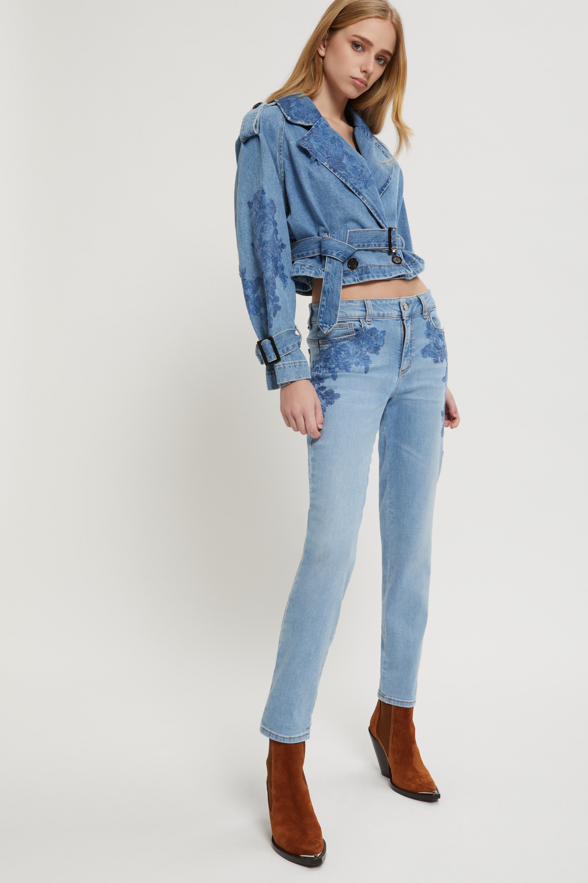 STRETCH JEANS WITH LACE