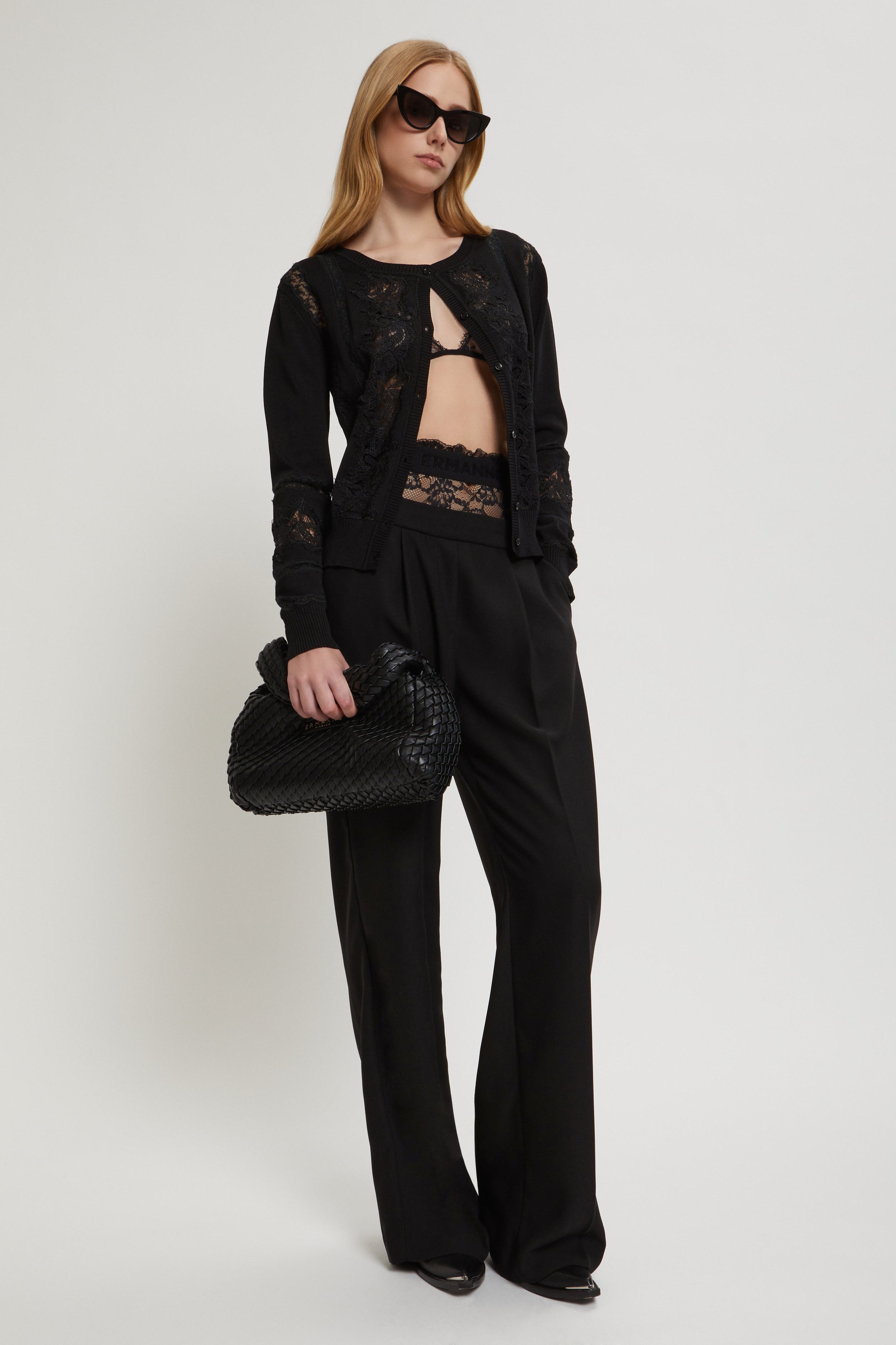 Image of PANTALON AVEC ELASTIQUE ET BASQUE EN DENTELLE À LA TAILLE