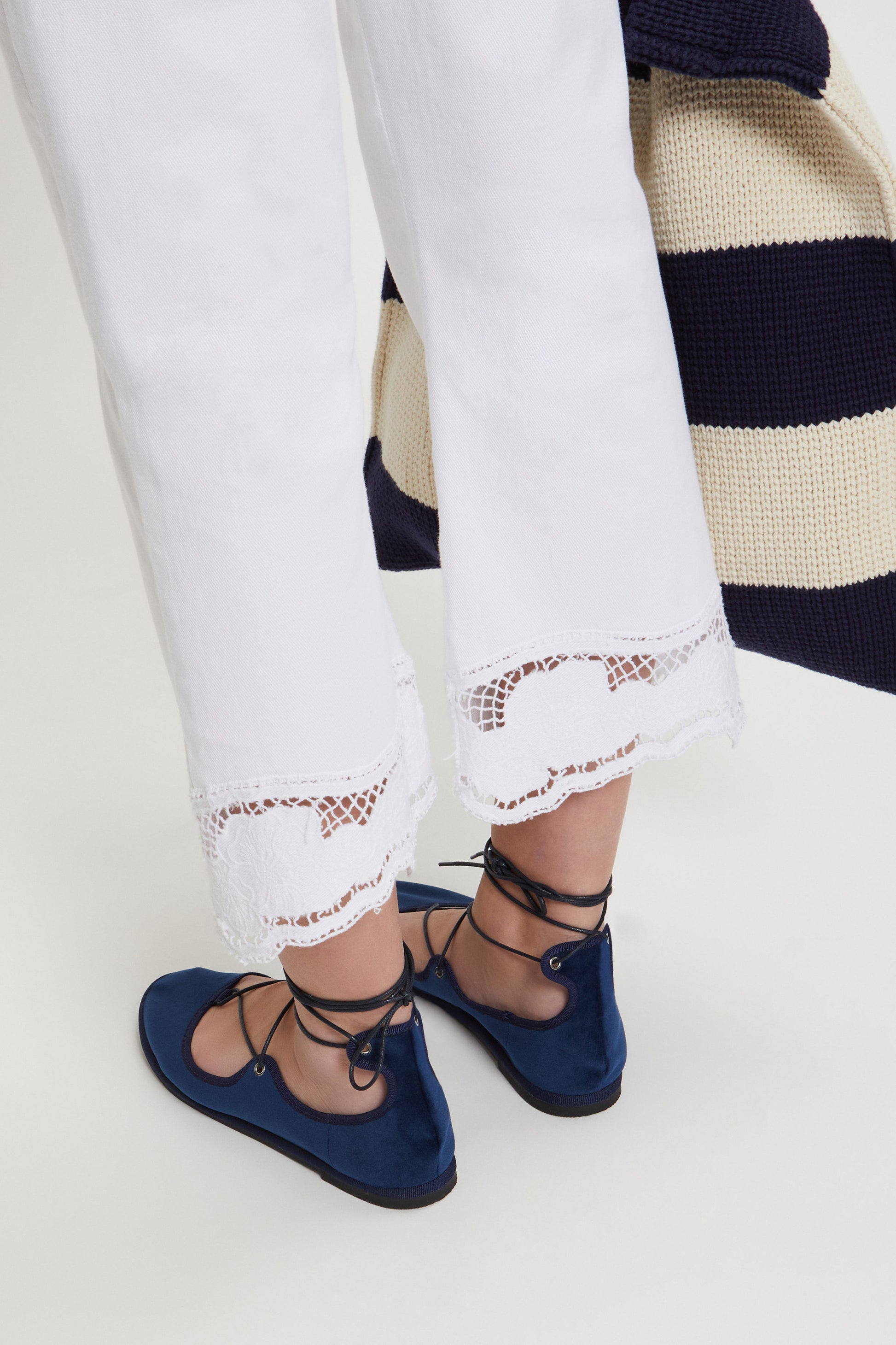 CAPRI DENIM PANTS WITH EMBROIDERY