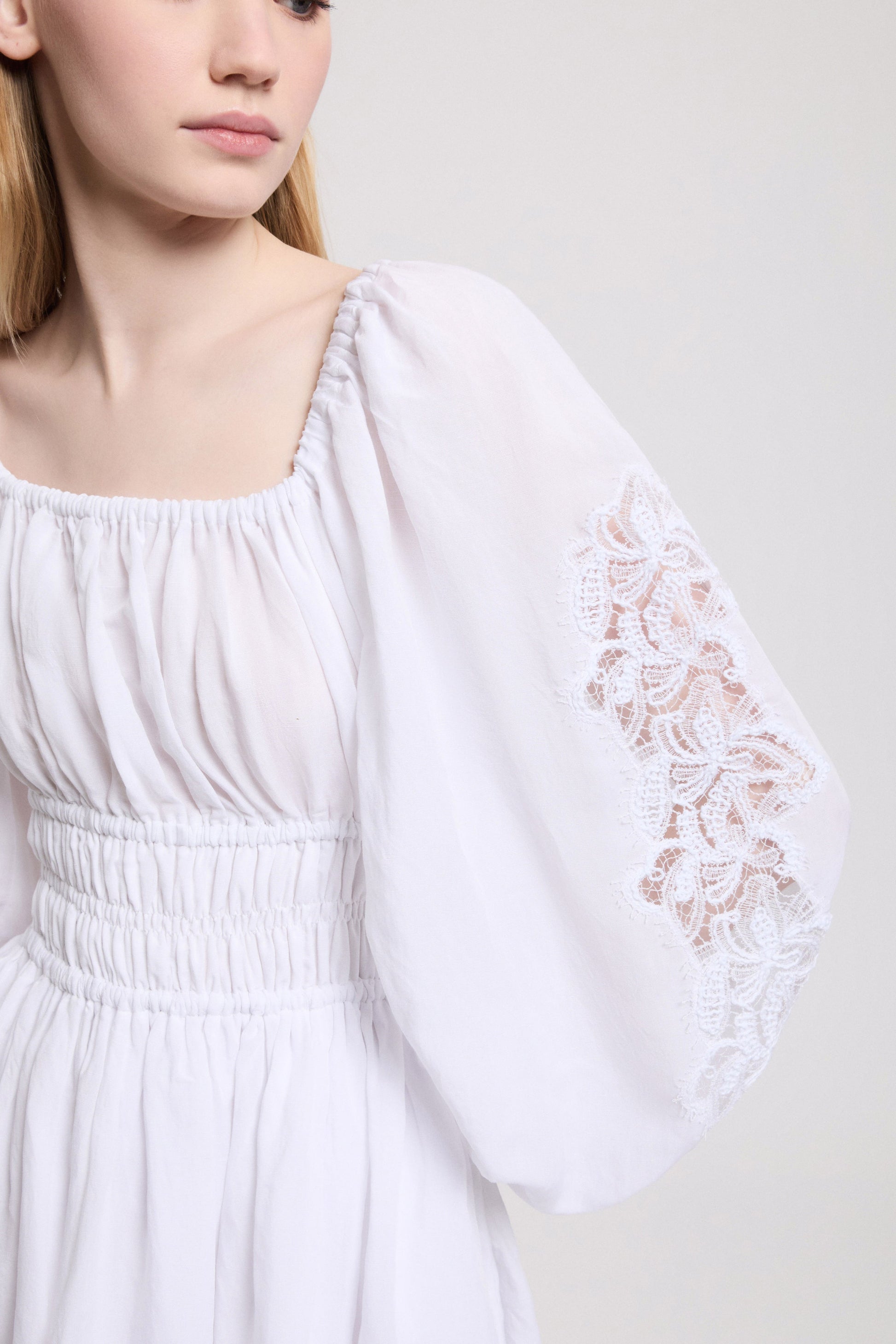 BLENDED LINEN DRESS WITH REBRODE LACE