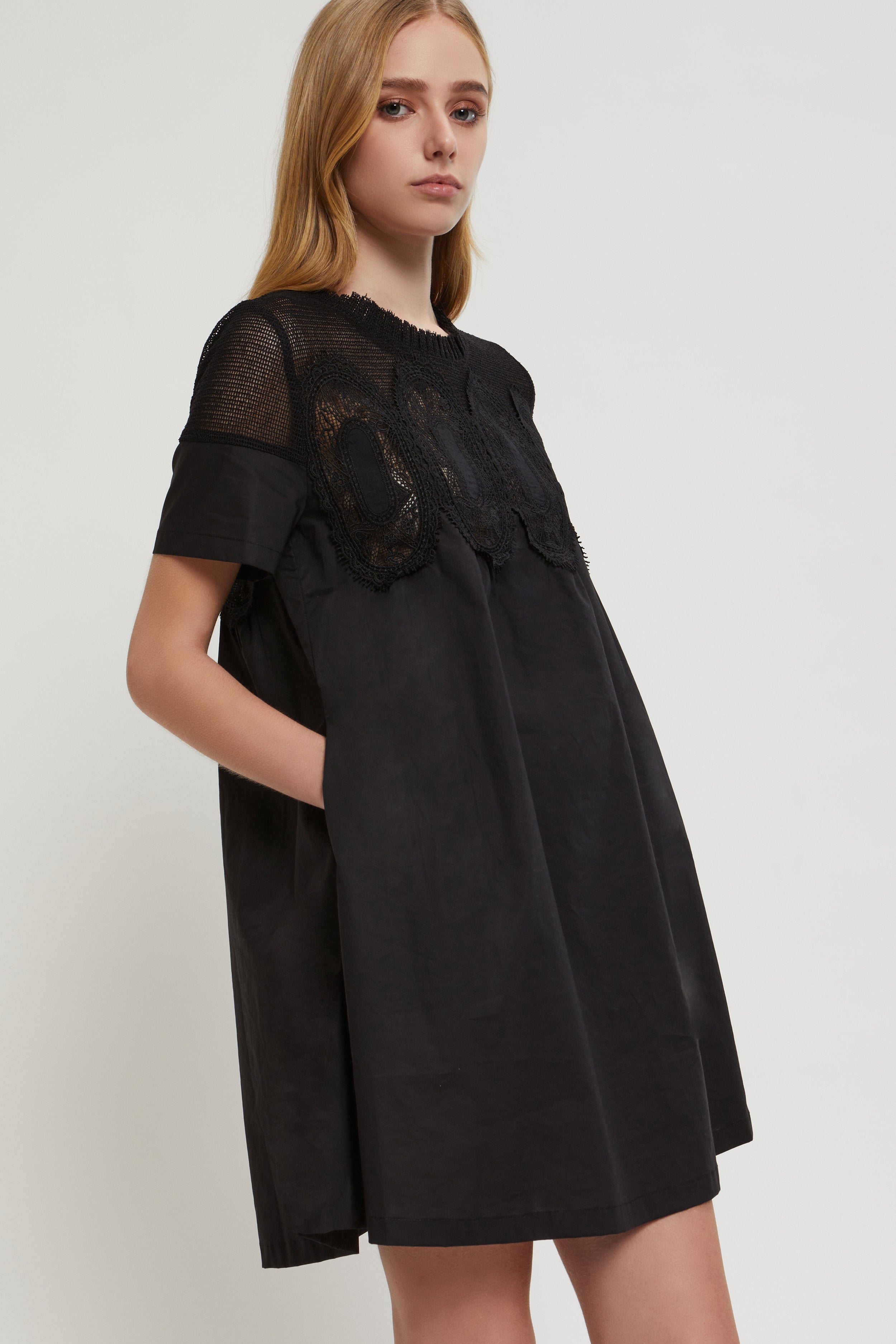 Image of ABITO DI POPELINE E PIZZO MACRAMÉ