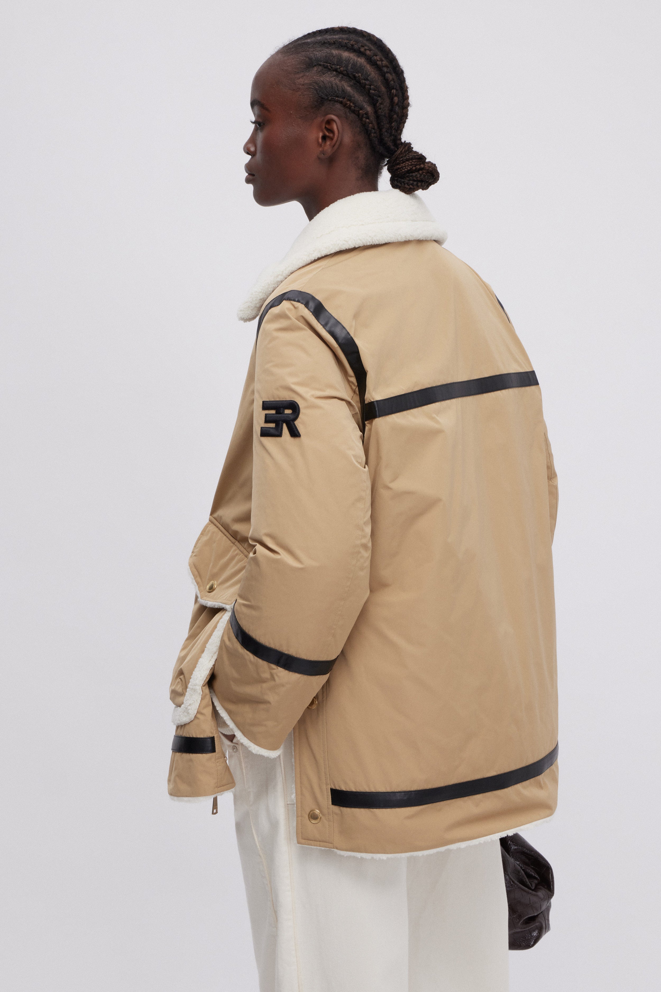 PARKA DI PIUMA CON INSERTI IN MONTONE E PELLE ECOLOGICI