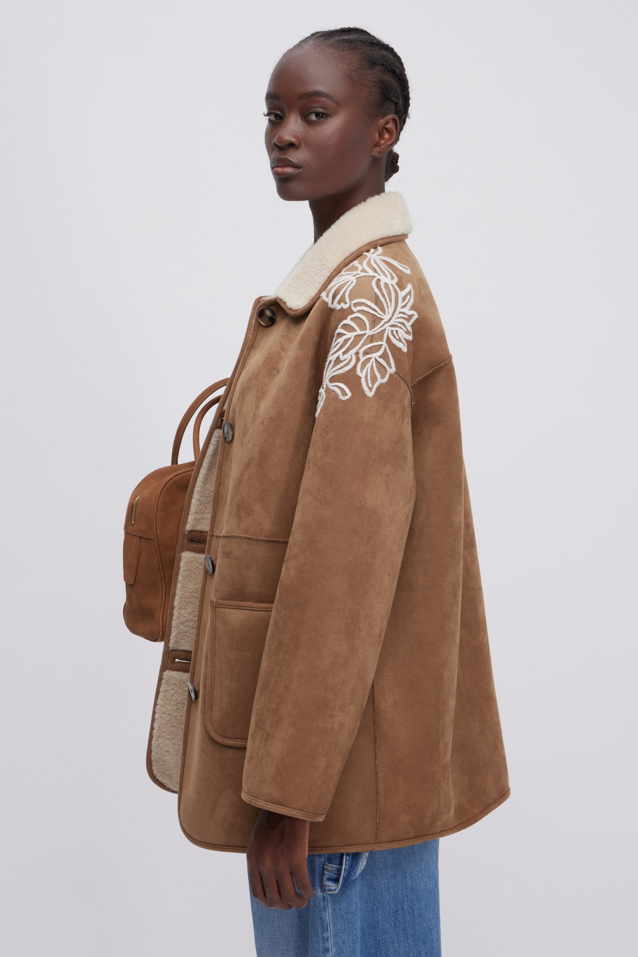 GIACCONE IN MONTONE ECOLOGICO CON RICAMI