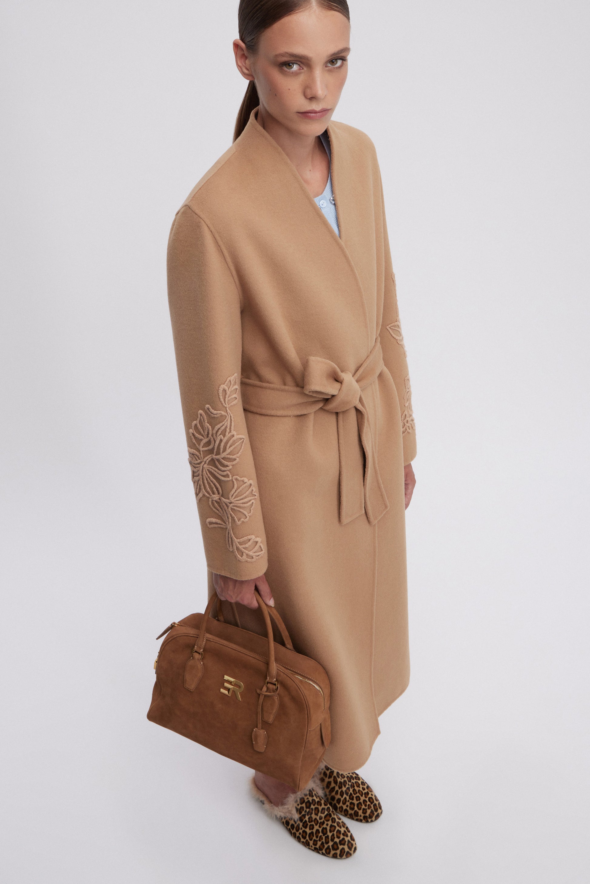 ROBE COAT IN DOUBLE FABRIC WITH SLEEVES EMBROIDERED